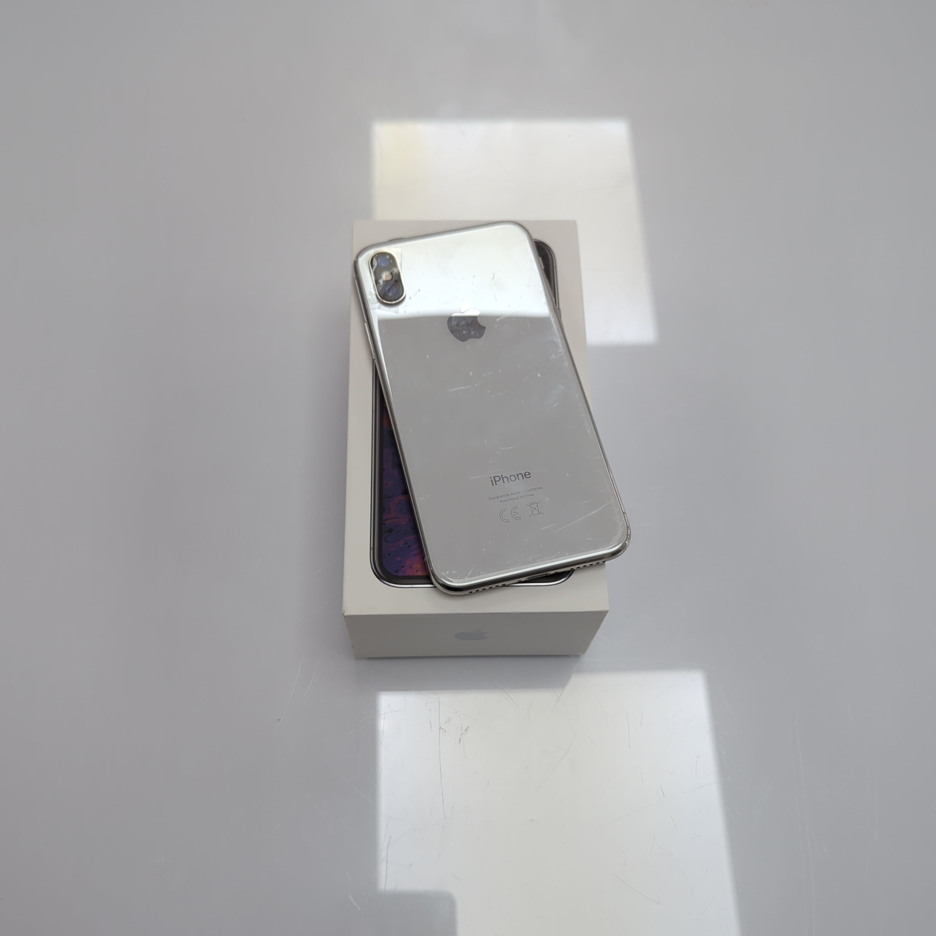 Apple iPhone X 64GB Silver (Unlocked) Excellent