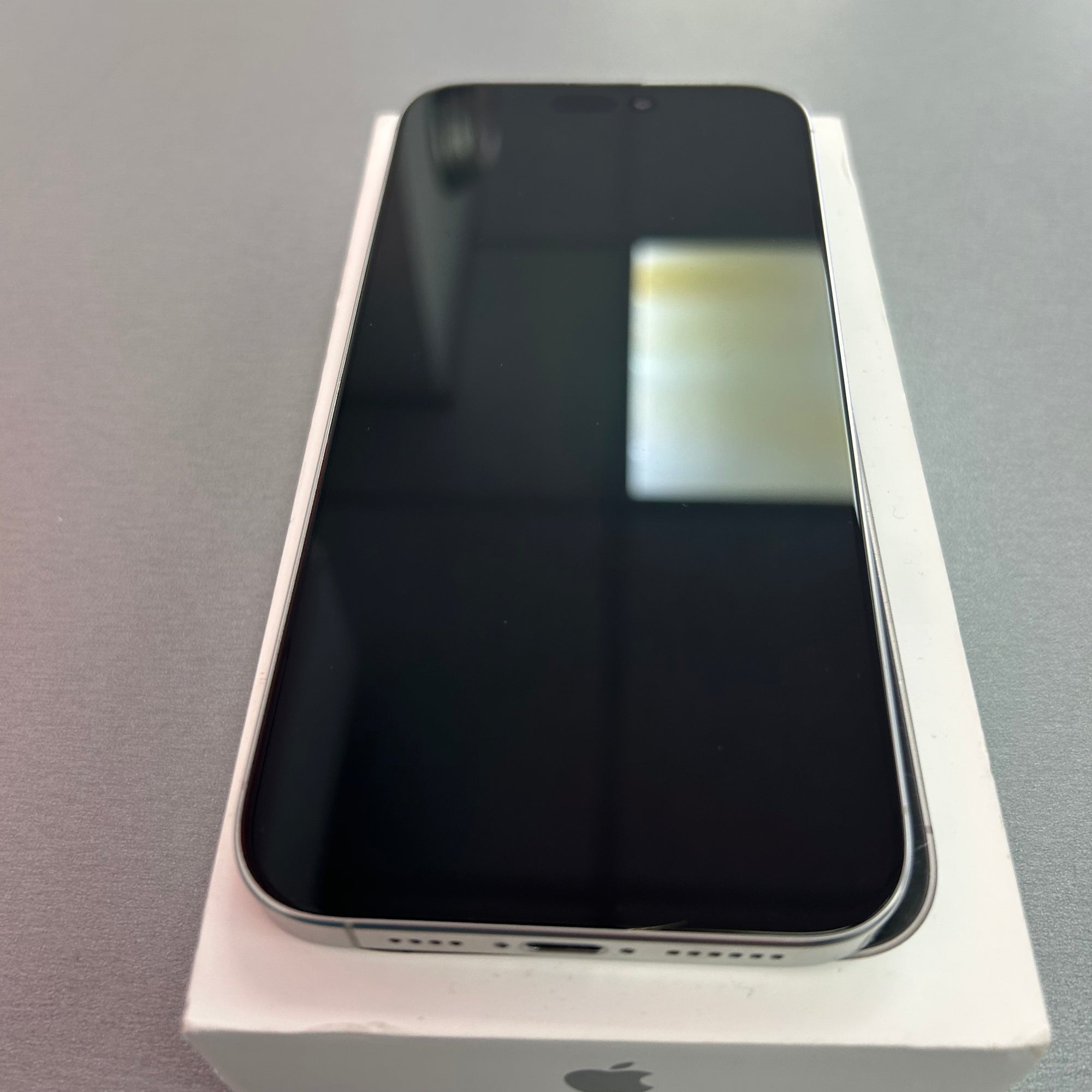 Apple iPhone 16 Pro White Titanium 256GB - Original 93% Battery Health