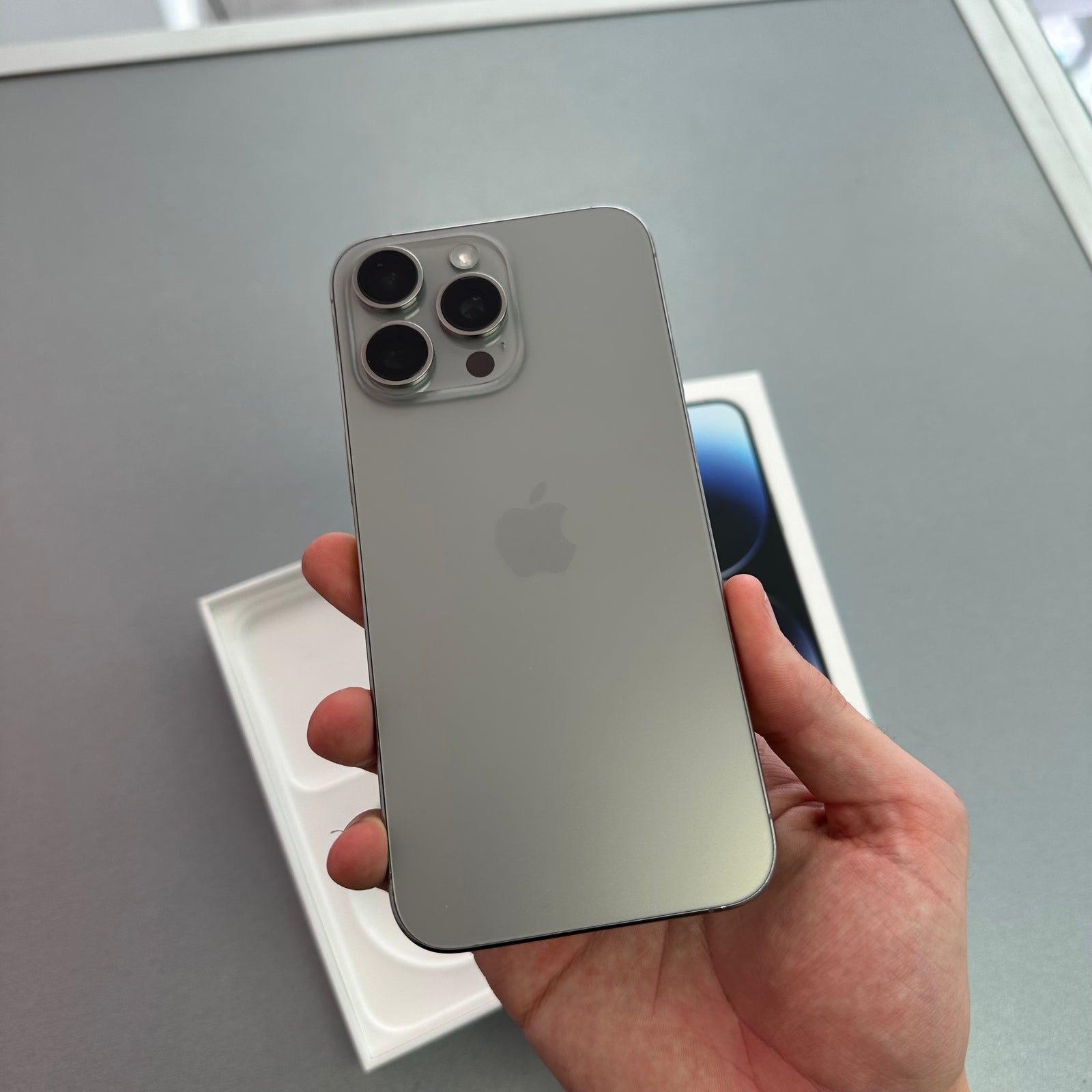 Apple iPhone 15 Pro Max 256GB Natural Titanium - 100% Battery Health