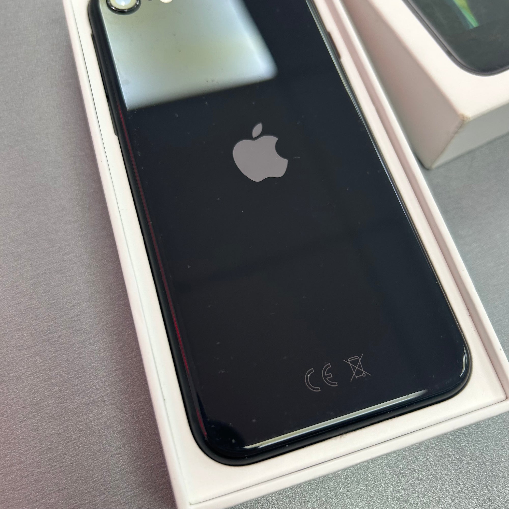 Apple iPhone SE 2020 64GB Black - 100% Battery Health GRADE C