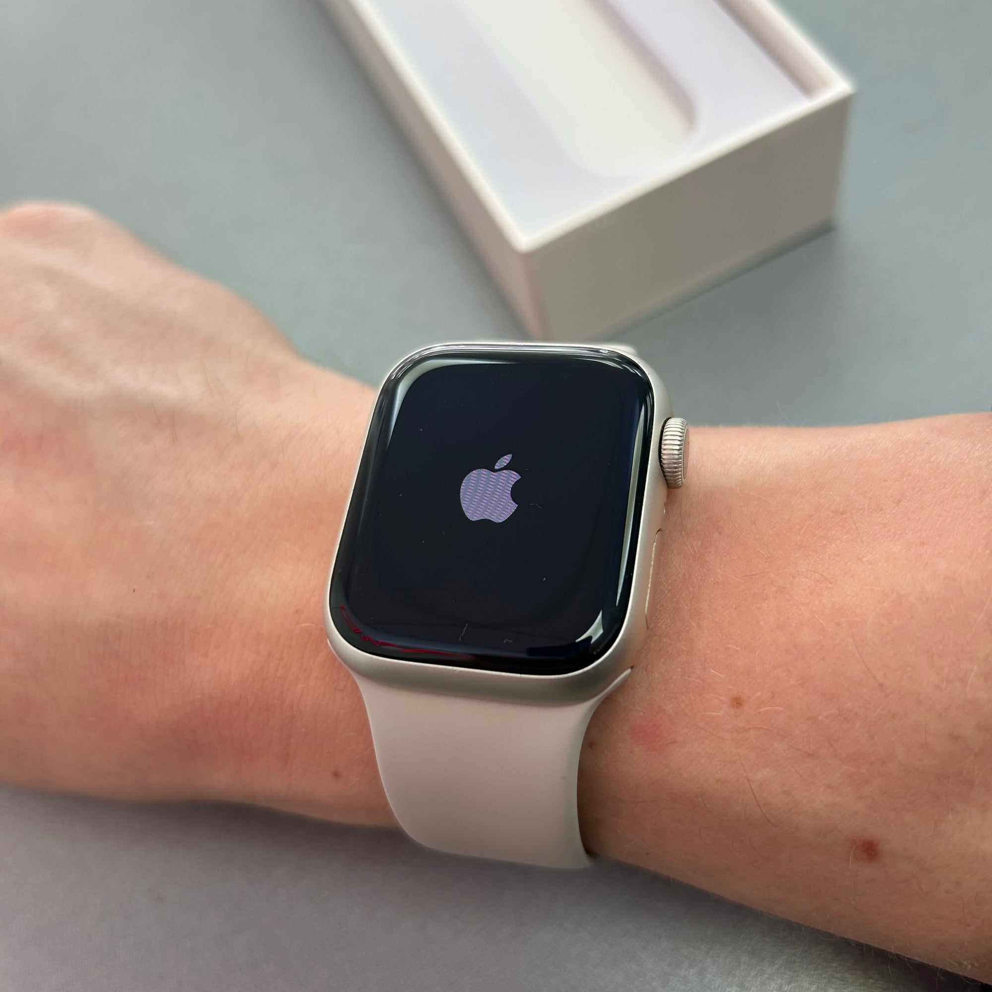 Apple Watch Series 9 Starlight Aluminium &amp; Cream Sports Band 41MM GPS Only