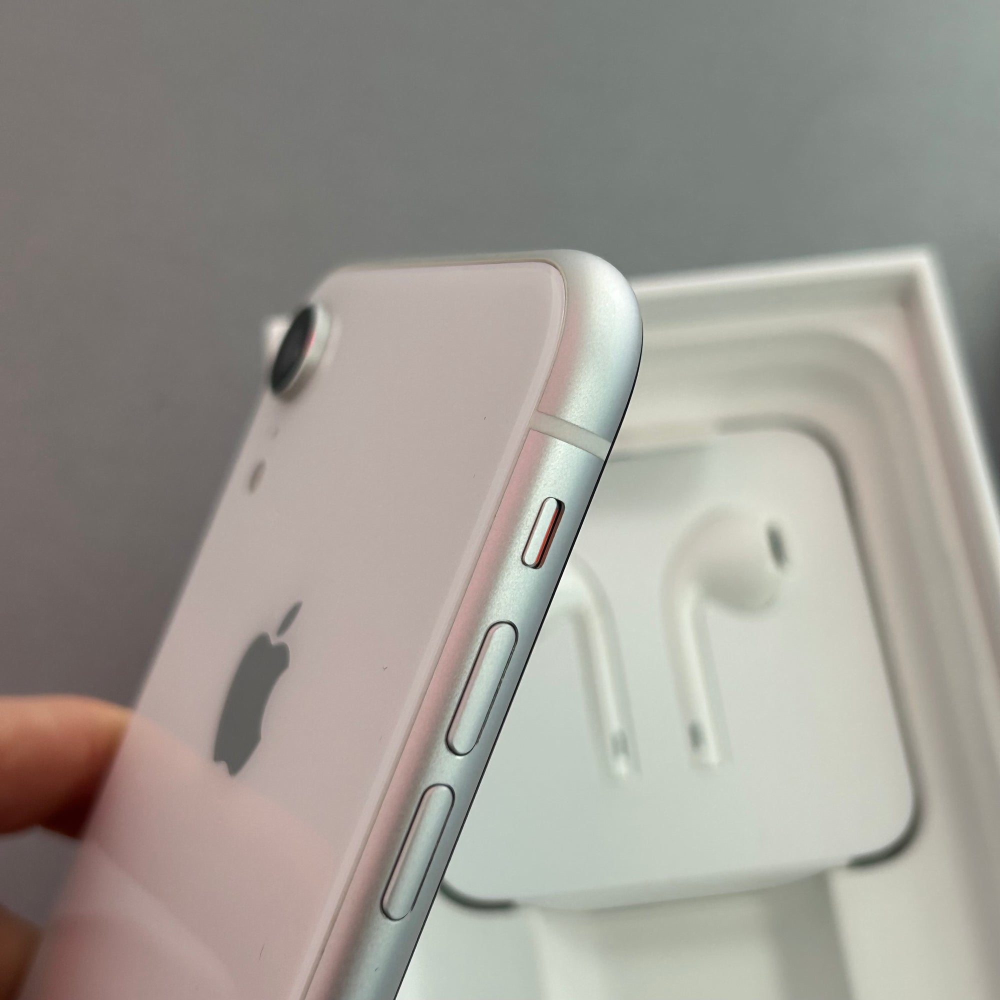 Apple iPhone XR 128GB White 100% Battery Health
