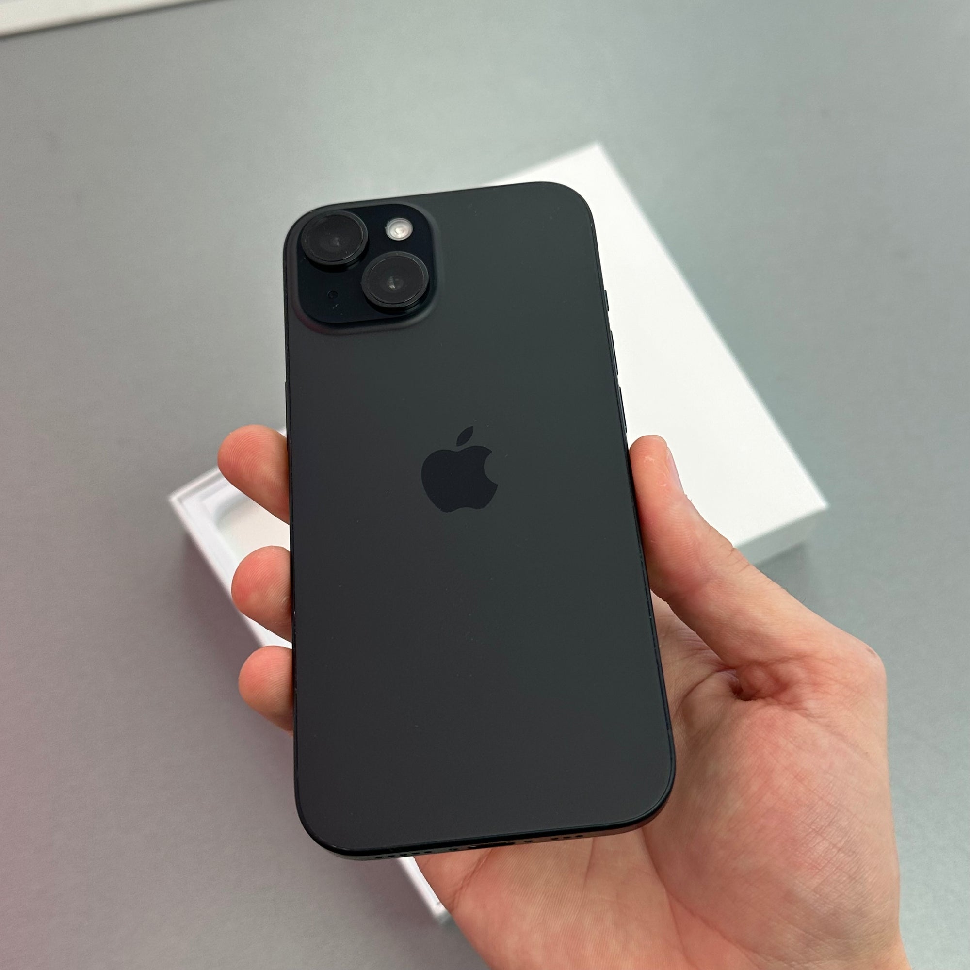 Apple iPhone 15 128GB Space Black - 100% Battery Health