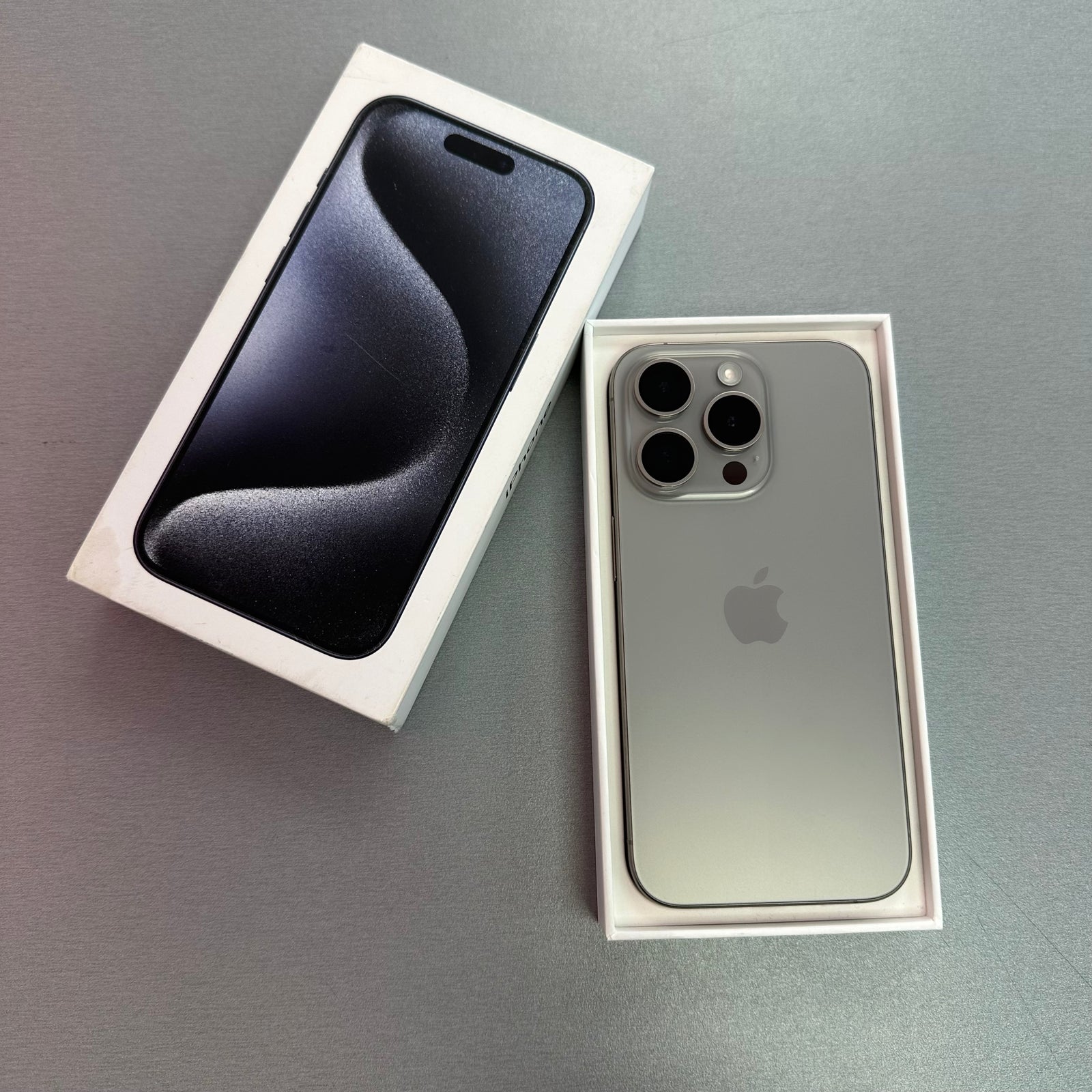 Apple iPhone 15 Pro 128GB - Natural Titanium - 92% Battery Health
