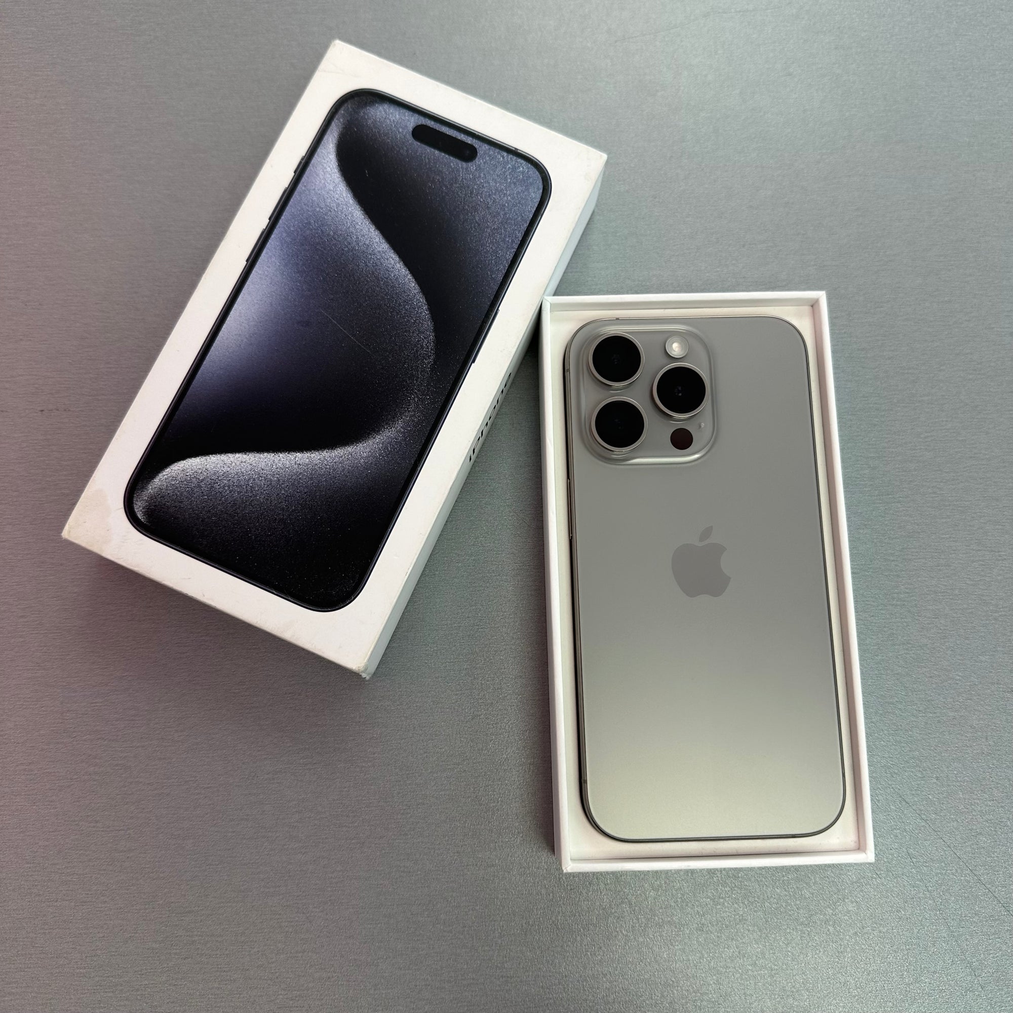 Apple iPhone 15 Pro 128GB - Natural Titanium - 92% Battery Health