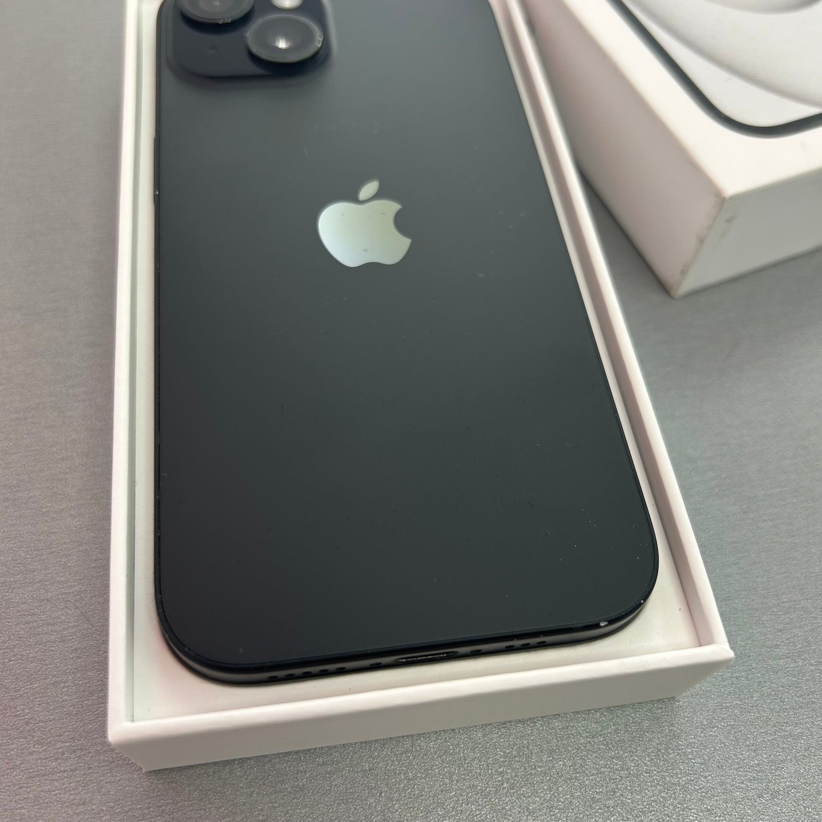 Apple iPhone 15 128GB Black - 100% Battery Health