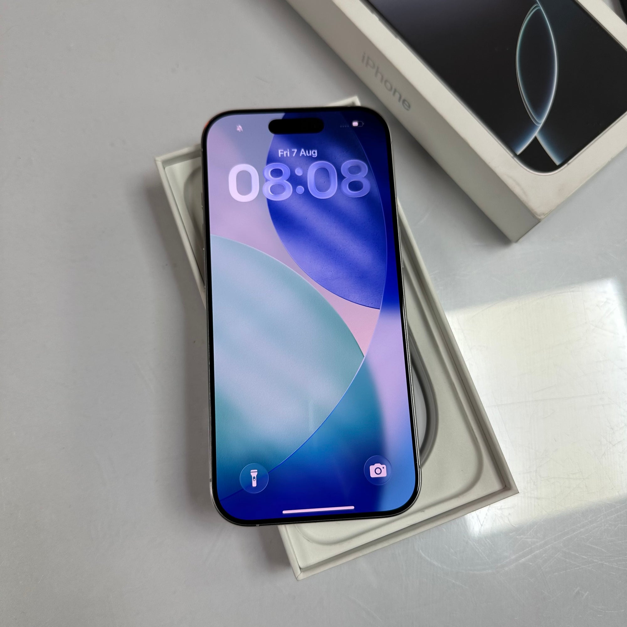 Apple iPhone 16 Pro White Titanium 128GB - 100% Battery Health