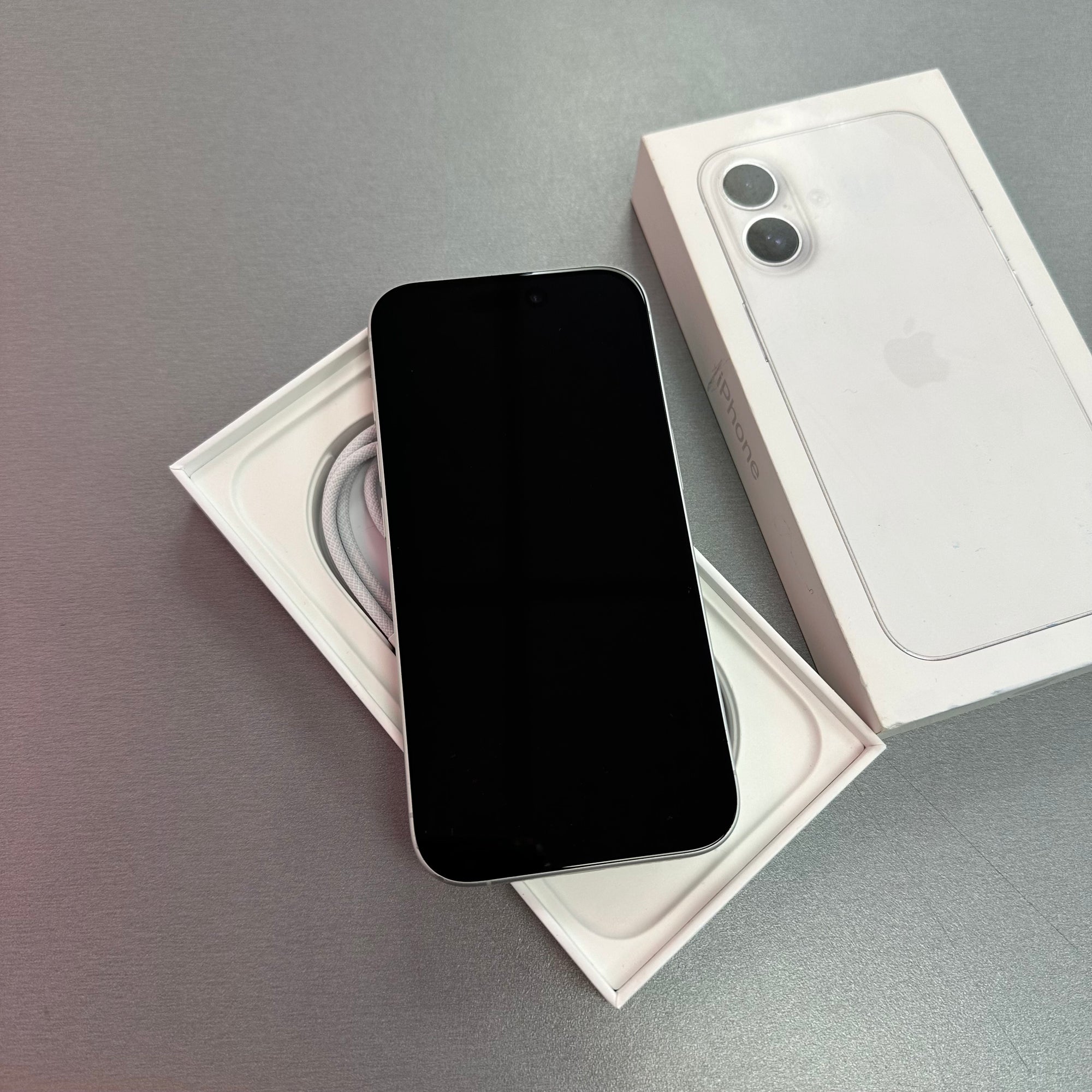 Apple iPhone 16 128GB White - 89% Battery Health