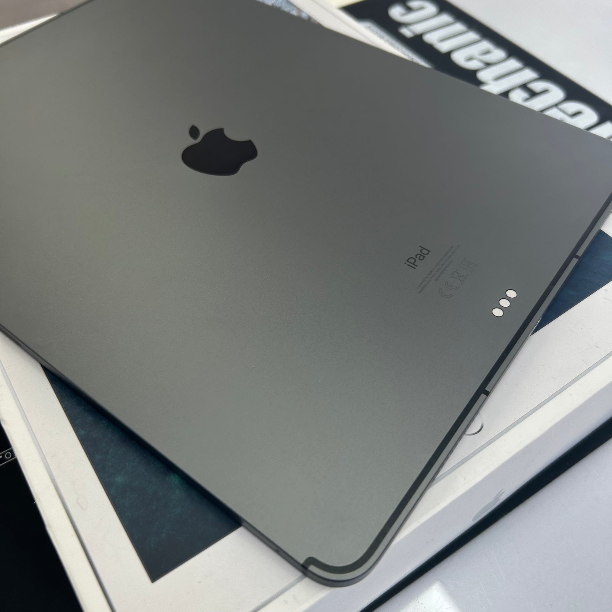 Apple iPad Pro 12.9 inch 5th Generation - 128GB Space Grey Wi-Fi &amp; Cellular