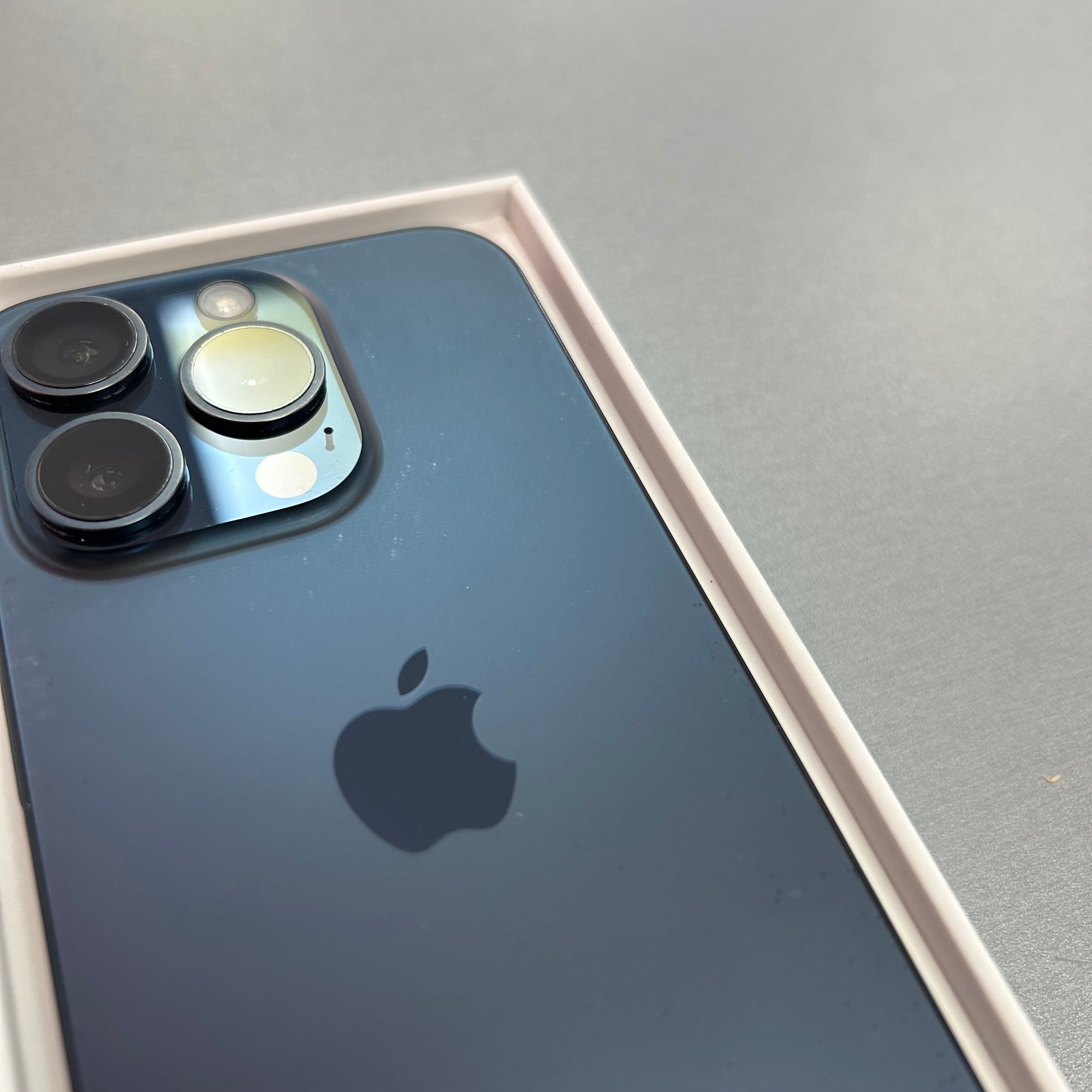 Apple iPhone 15 Pro 128GB Blue Titanium - 100% Battery Health