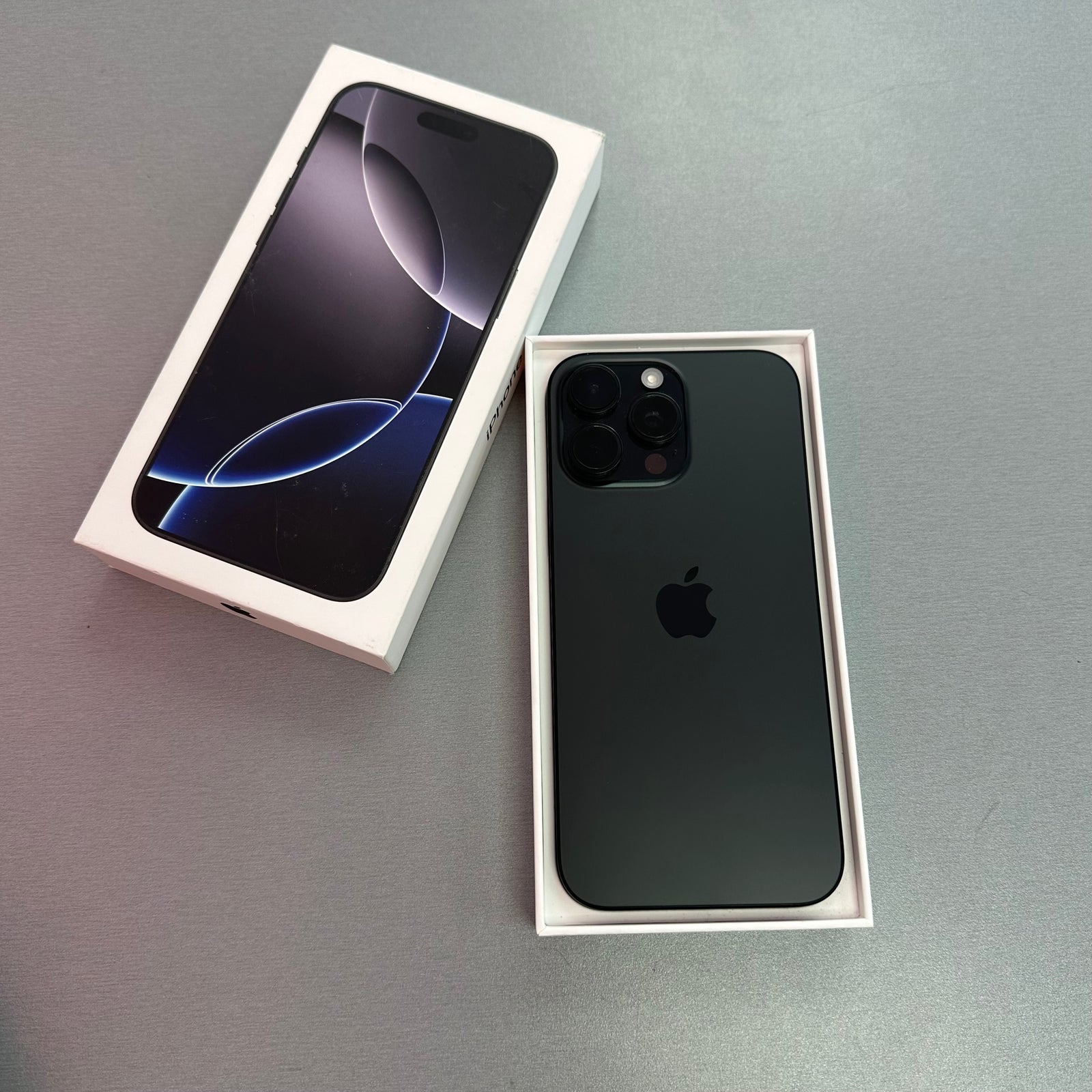Apple iPhone 16 Pro Max 256GB Black Titanium - 92% Battery Health