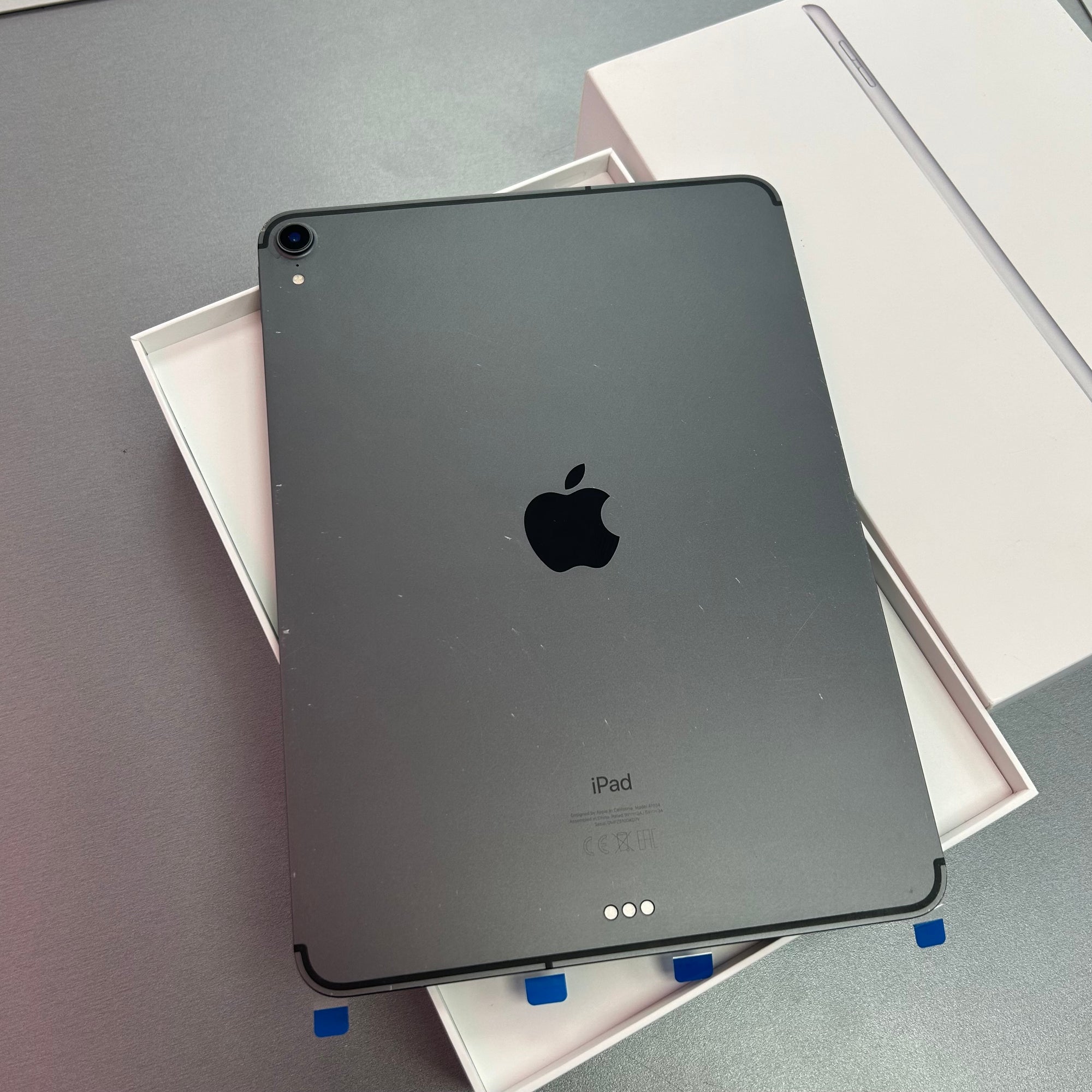 Apple iPad Pro 11 inch (1st Generation) 64GB Space Grey Wi-Fi & Cellular