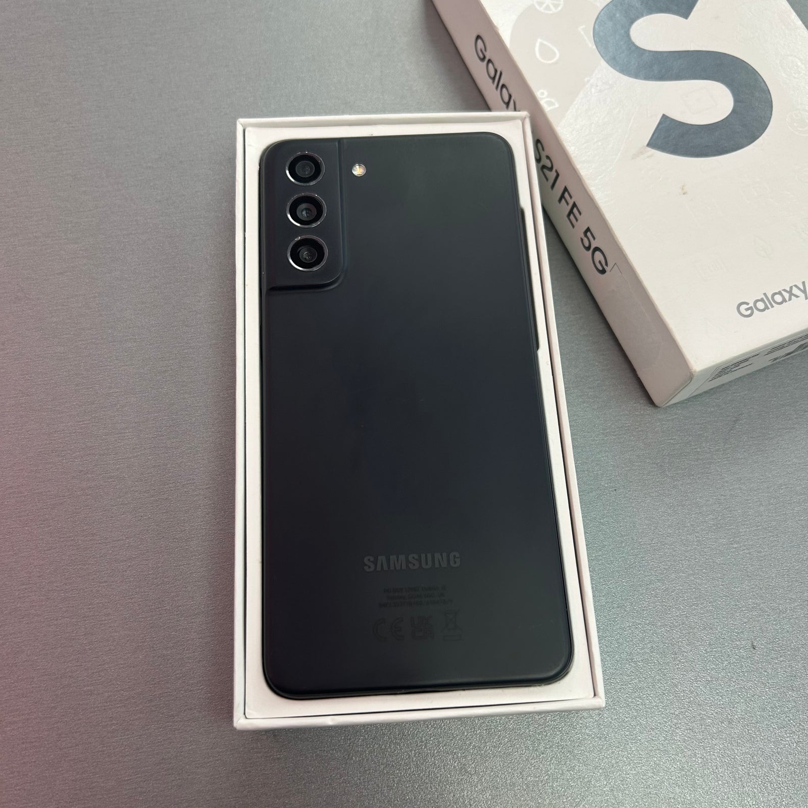 Samsung Galaxy S21 FE - Graphite & 128GB