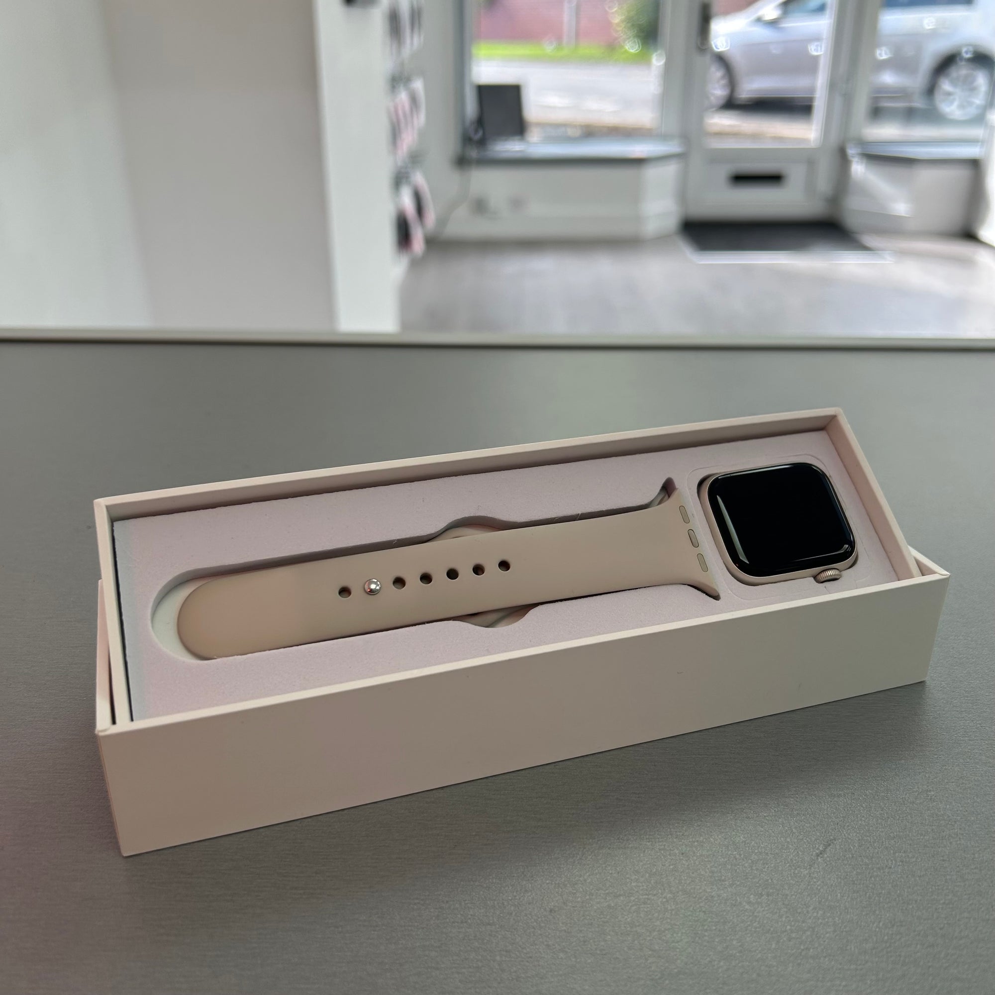 Apple Watch Series 9 Starlight Aluminium &amp; Cream Sports Band 41MM GPS Only