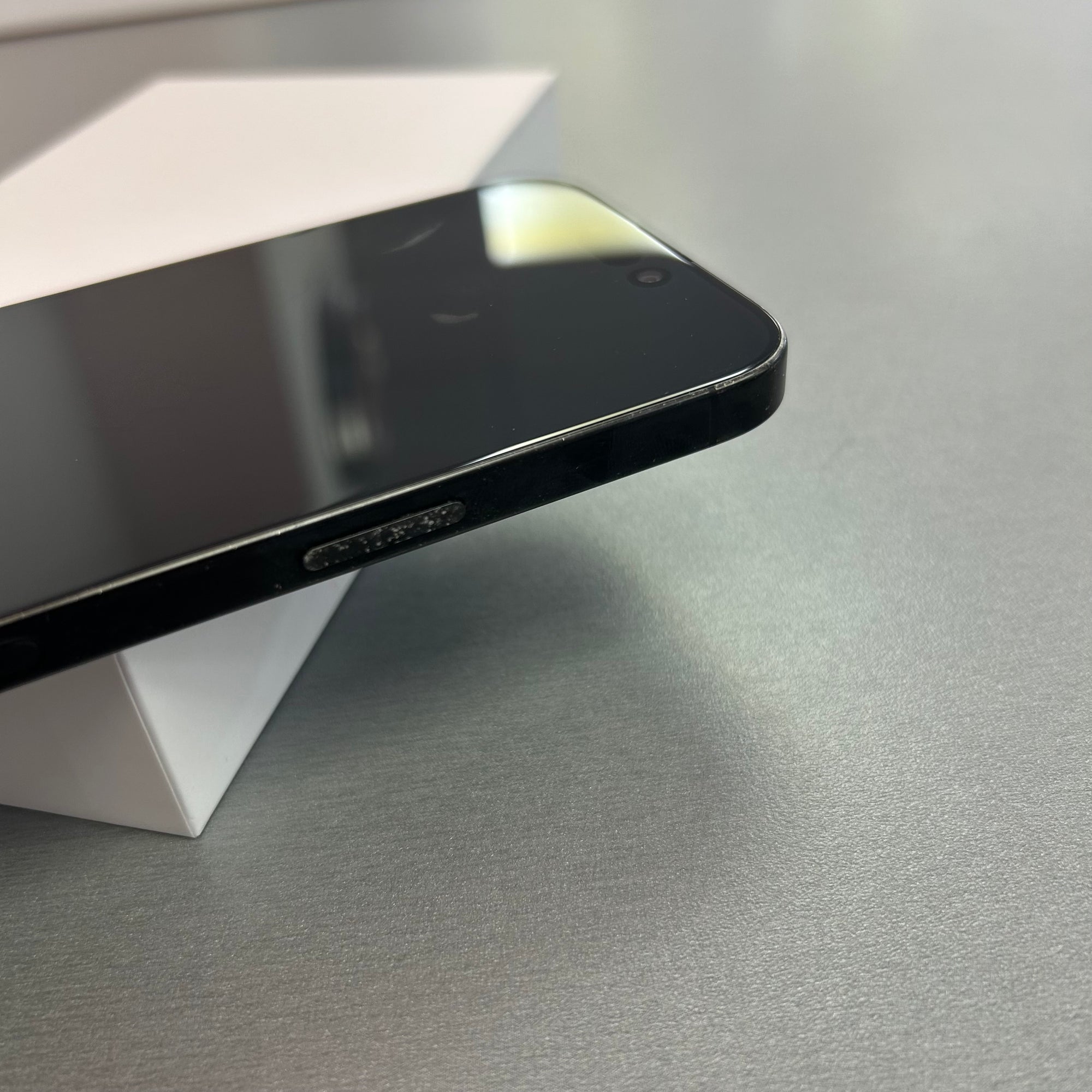 Apple iPhone 16 Pro Black Titanium 128GB - Original 100% Battery Health