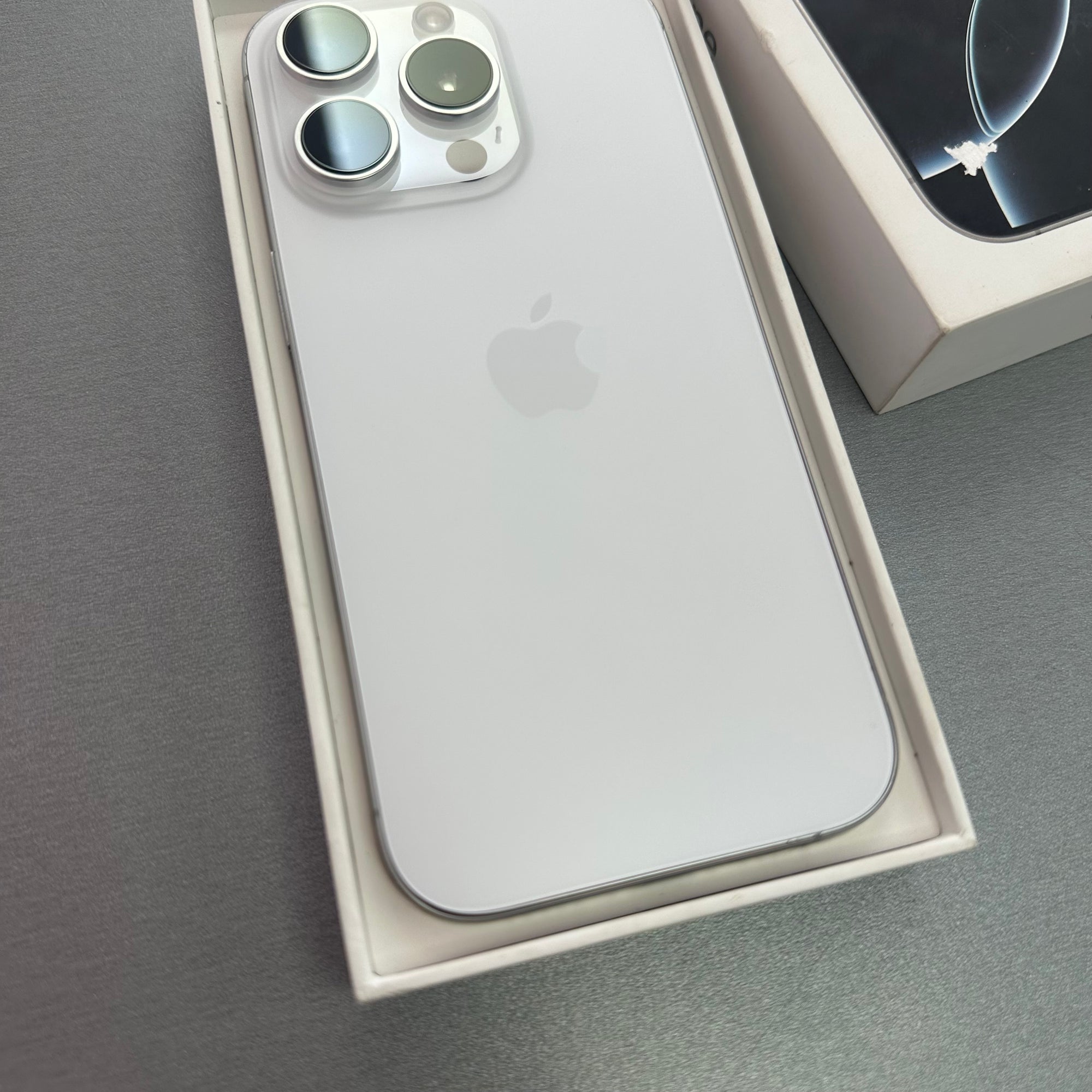 Apple iPhone 16 Pro White Titanium 128GB - 100% Battery Health