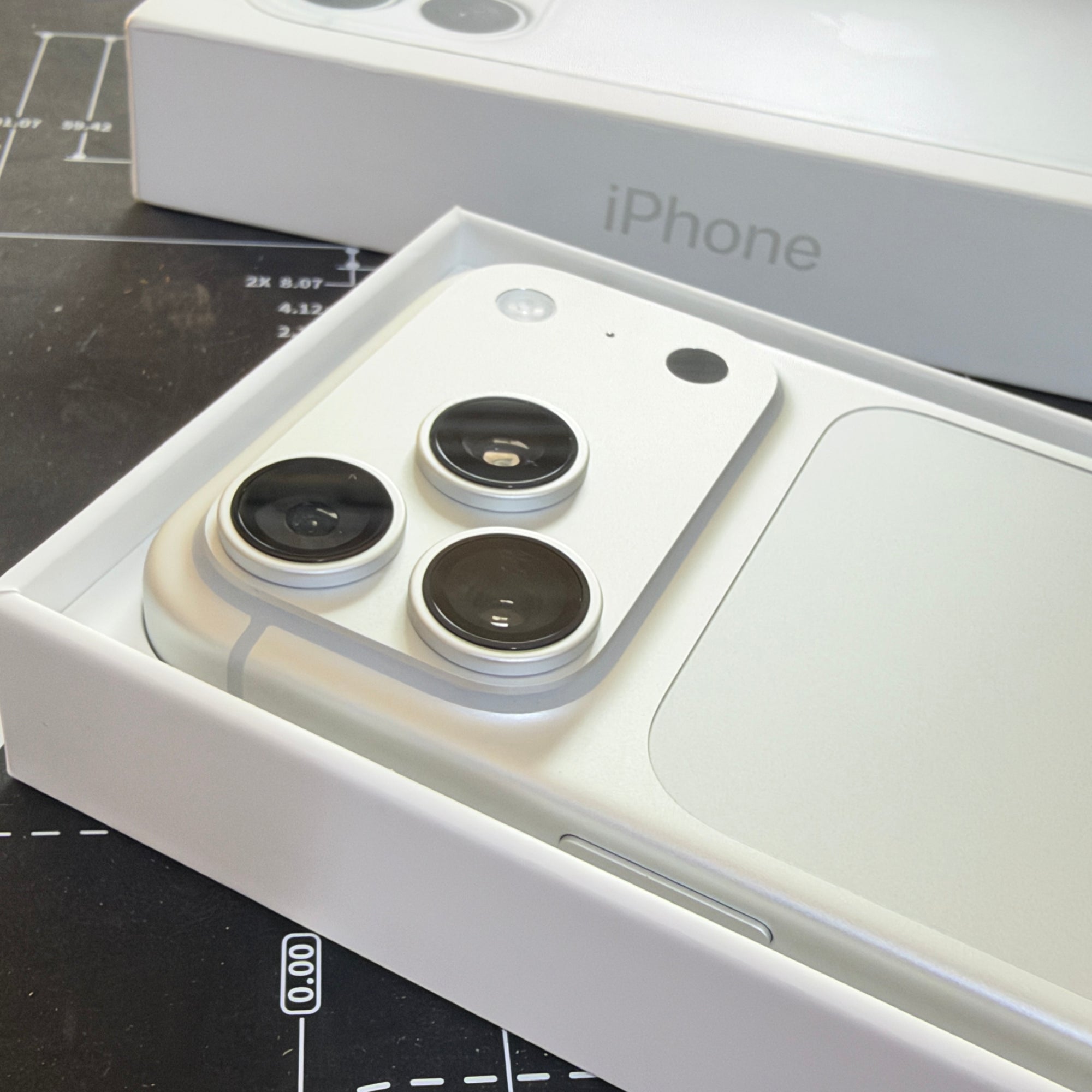 Apple iPhone 18 Pro 512GB Silver Brand New - Not activated rrp £1399