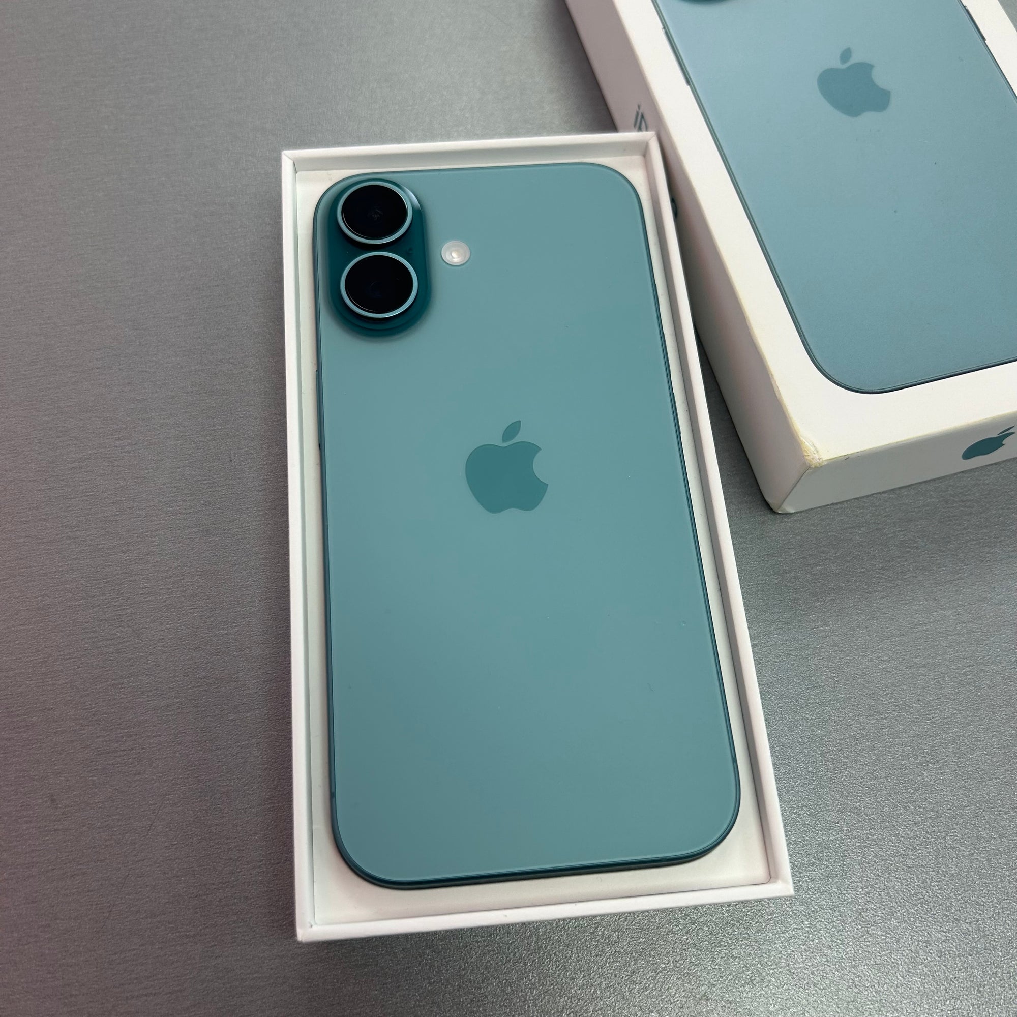 Apple iPhone 16 256GB Teal - 100% Battery Health