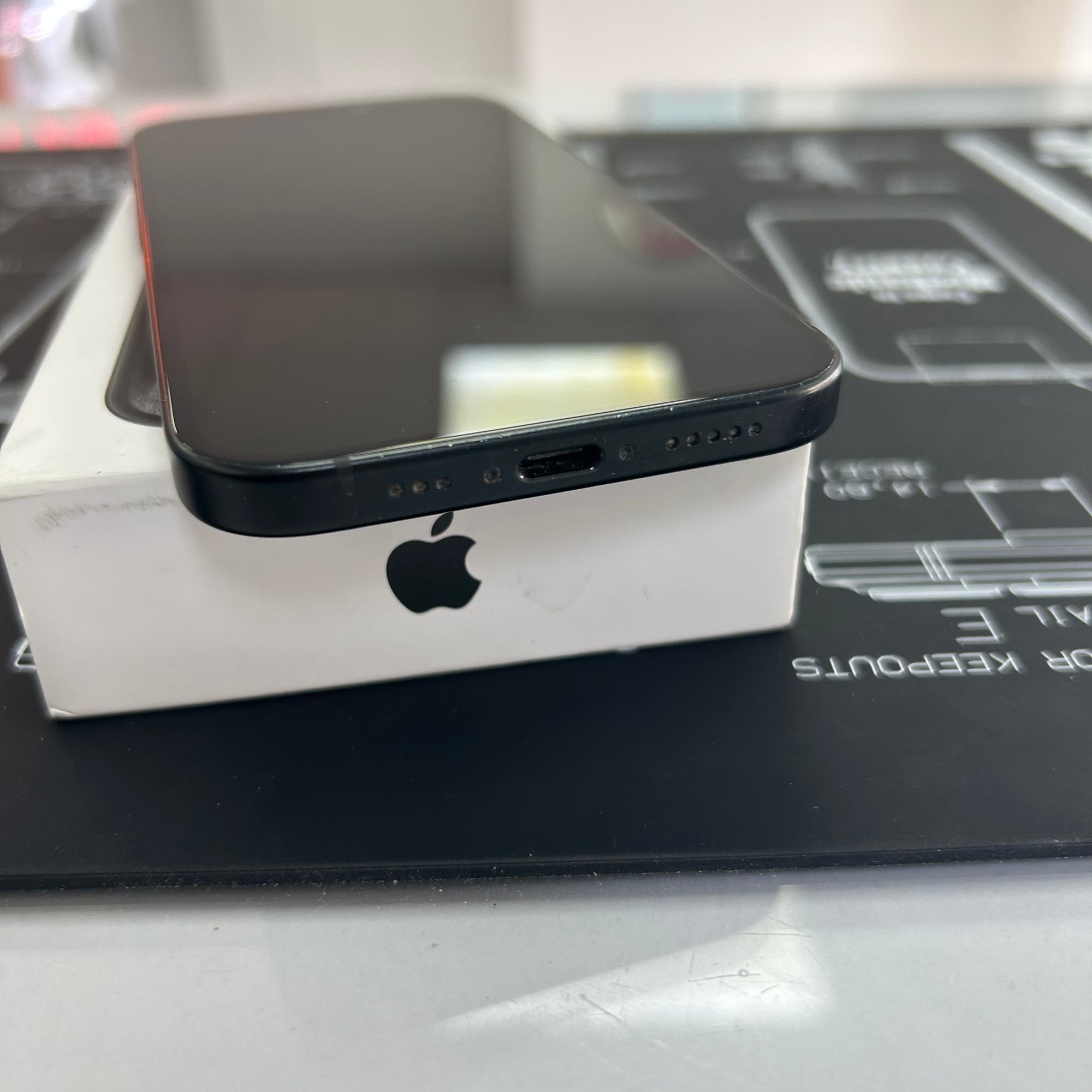 Apple iPhone 15 128GB Black - 90% Battery Health