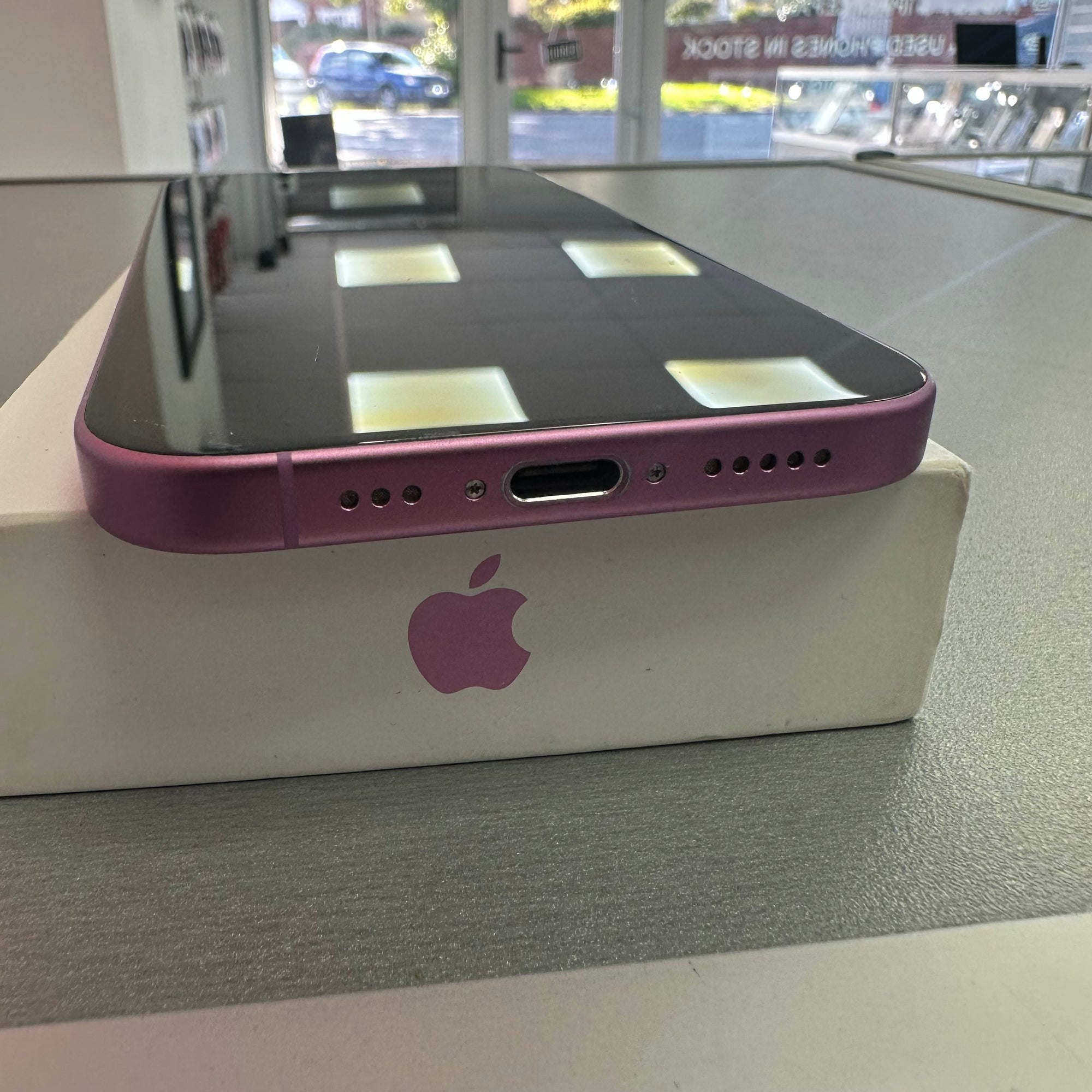 Apple iPhone 16 128GB Pink - 92% Battery Health