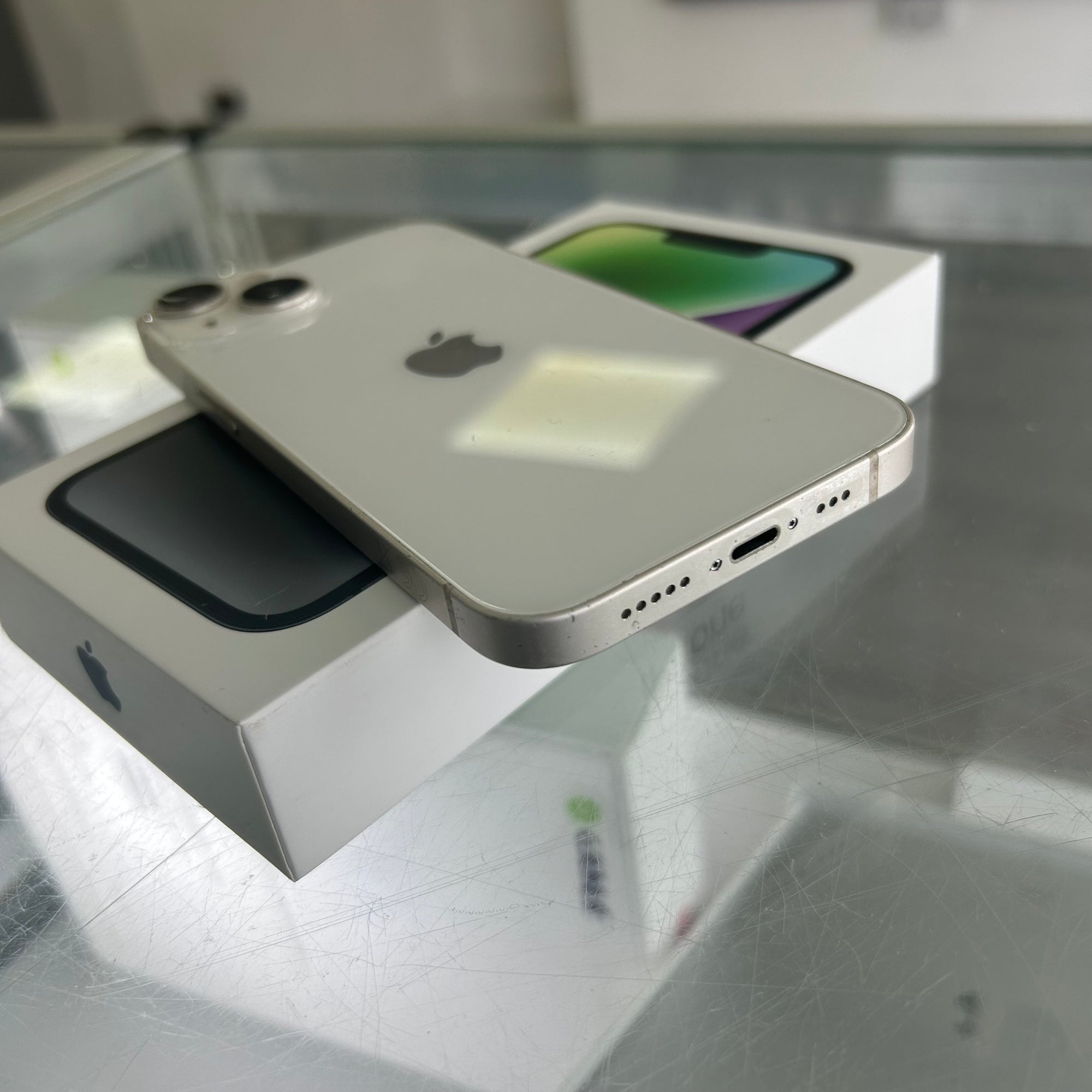 Apple iPhone 14 128GB - White &amp; 100% Battery Health