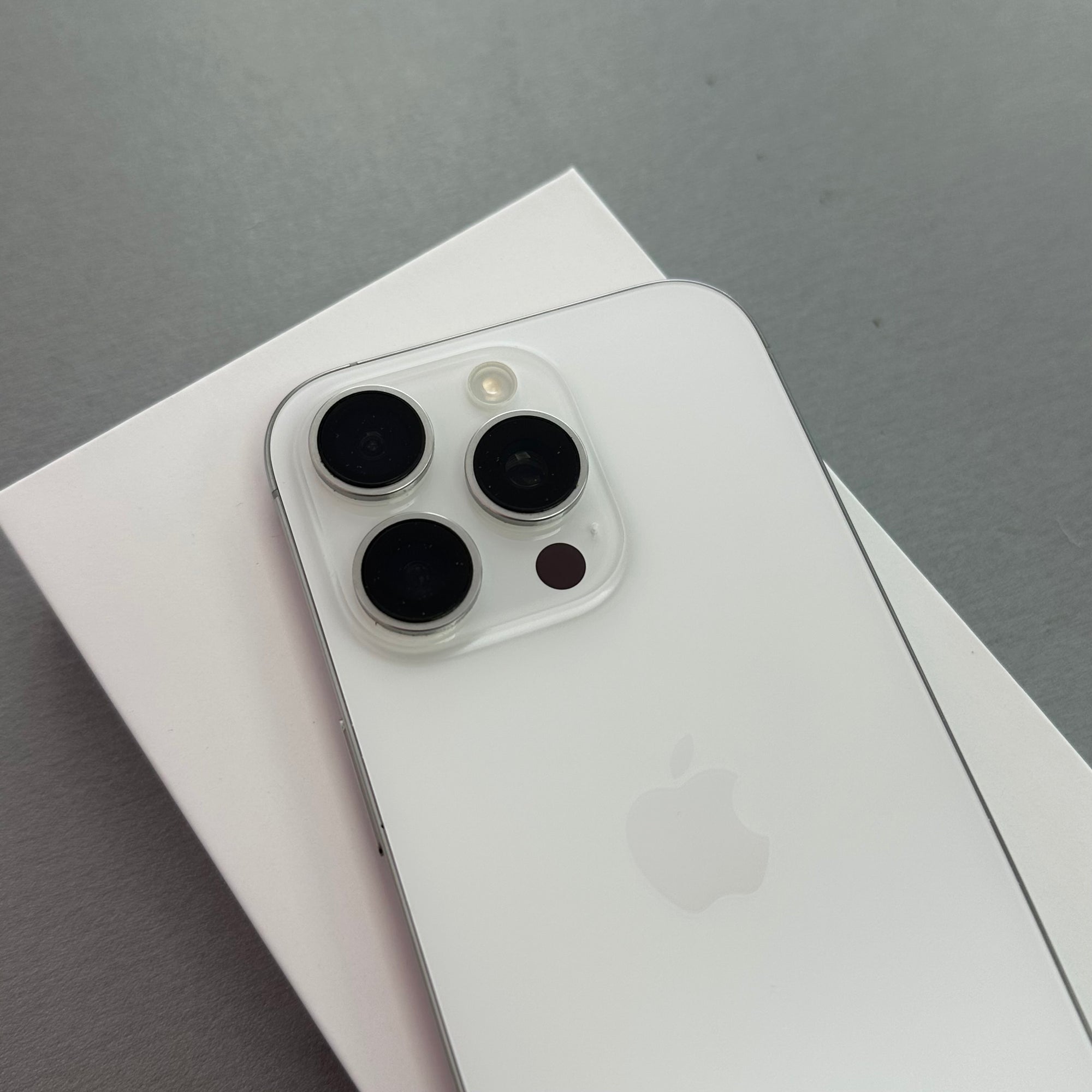 Apple iPhone 16 Pro White Titanium 1TB - Original 100% Battery Health