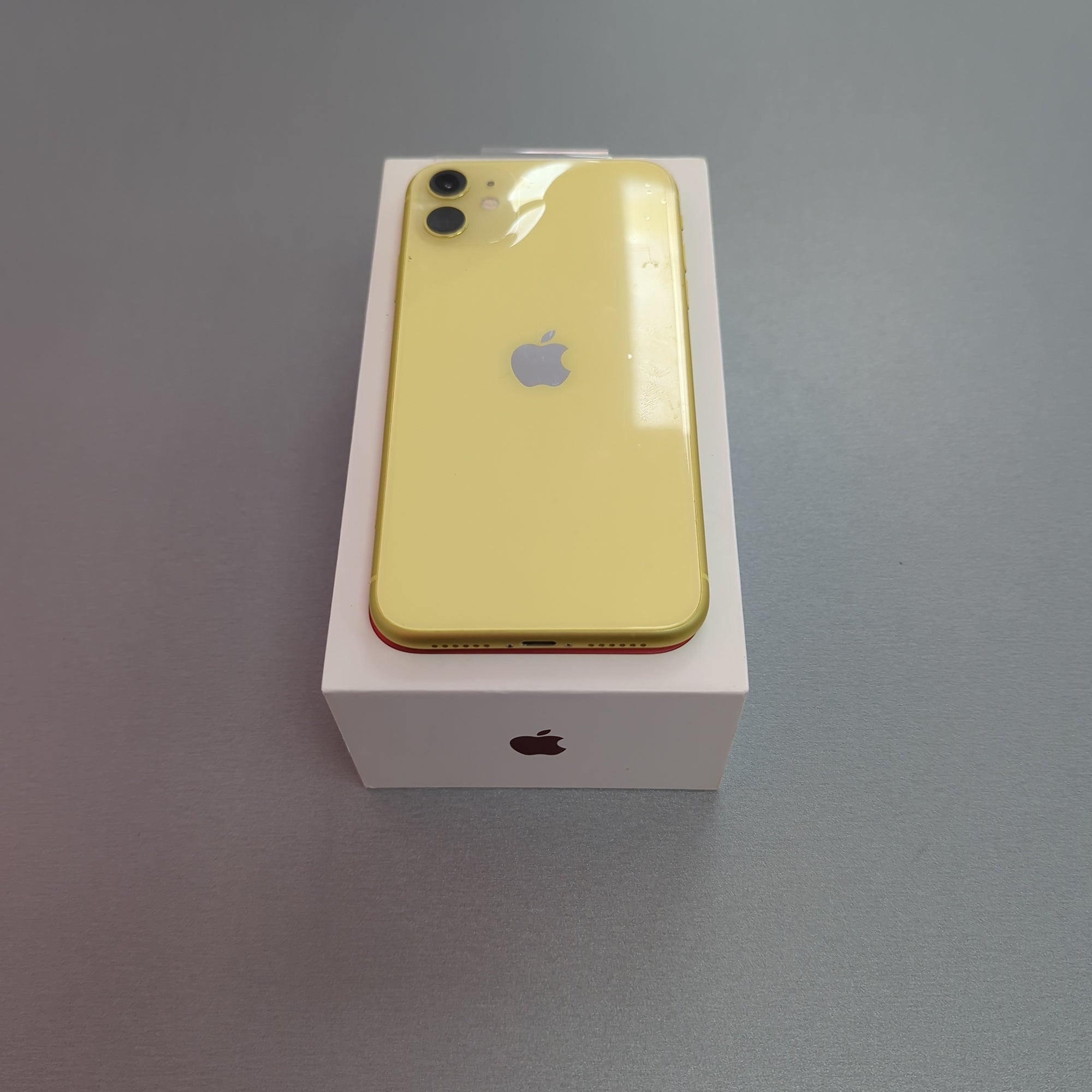 Apple iPhone 11 Yellow - 64GB & 100% Battery Health