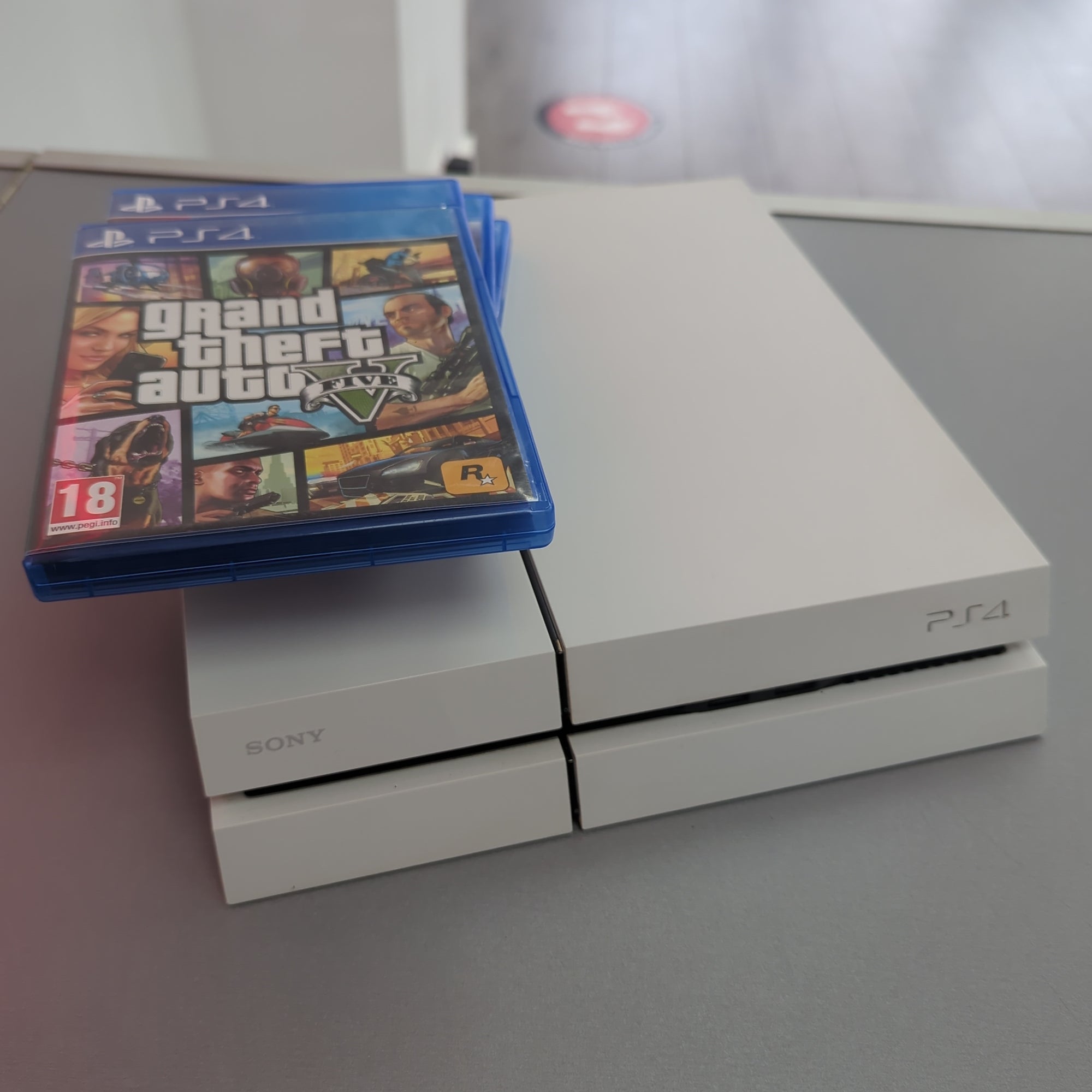 PlayStation 4 White 500GB Great Condition