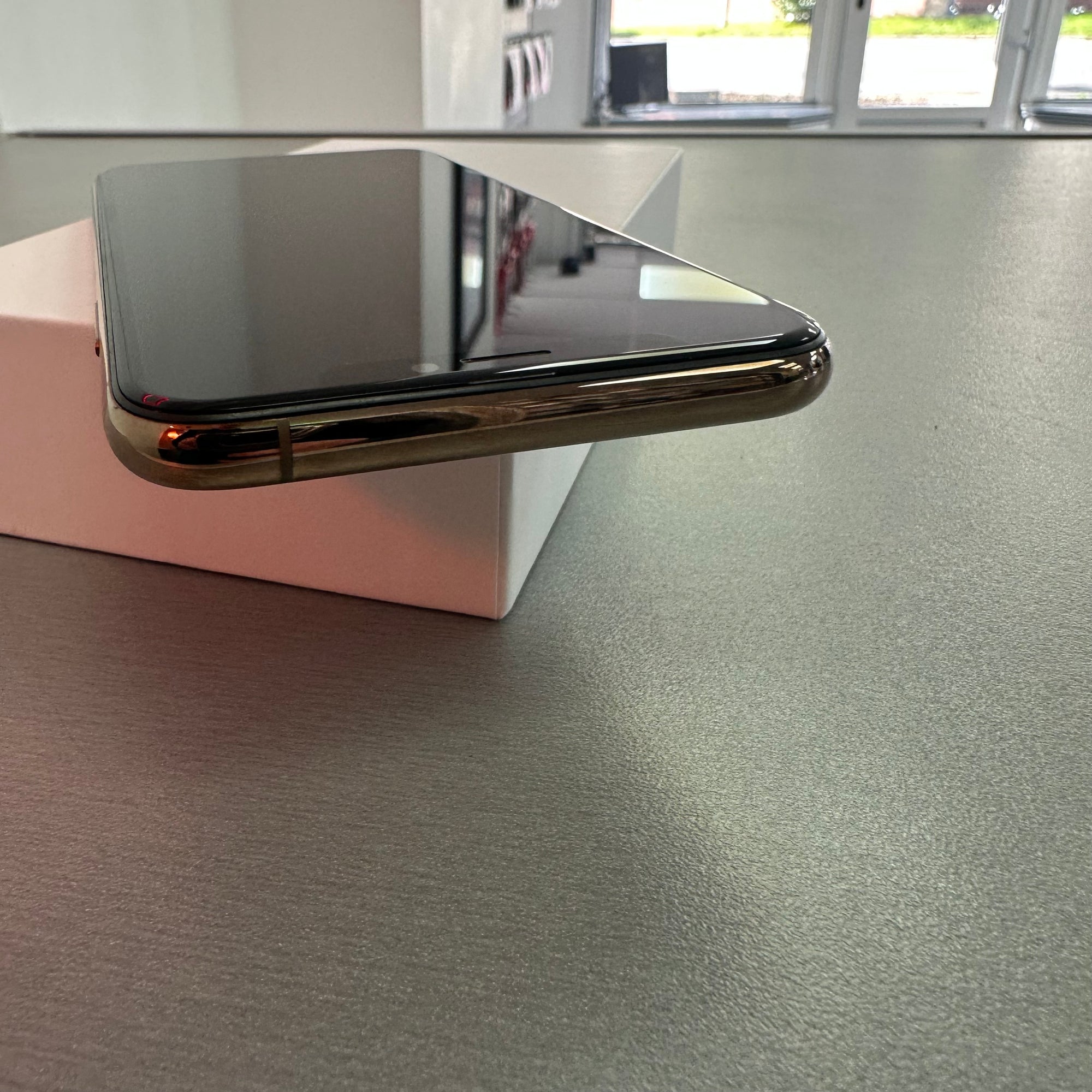 Apple iPhone XS 256GB Gold 100% Batt Health