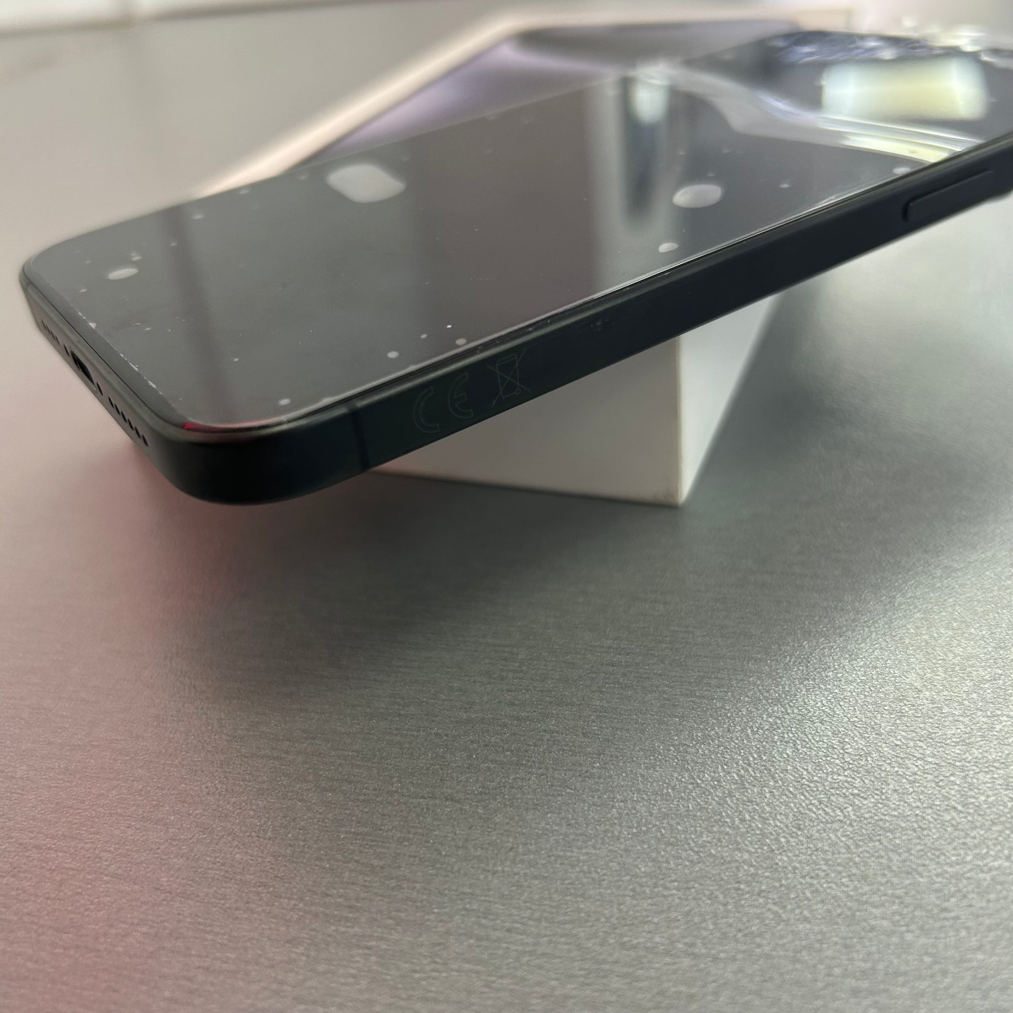 Apple iPhone 15 Pro Max 256GB Black Titanium - 100% Battery Health