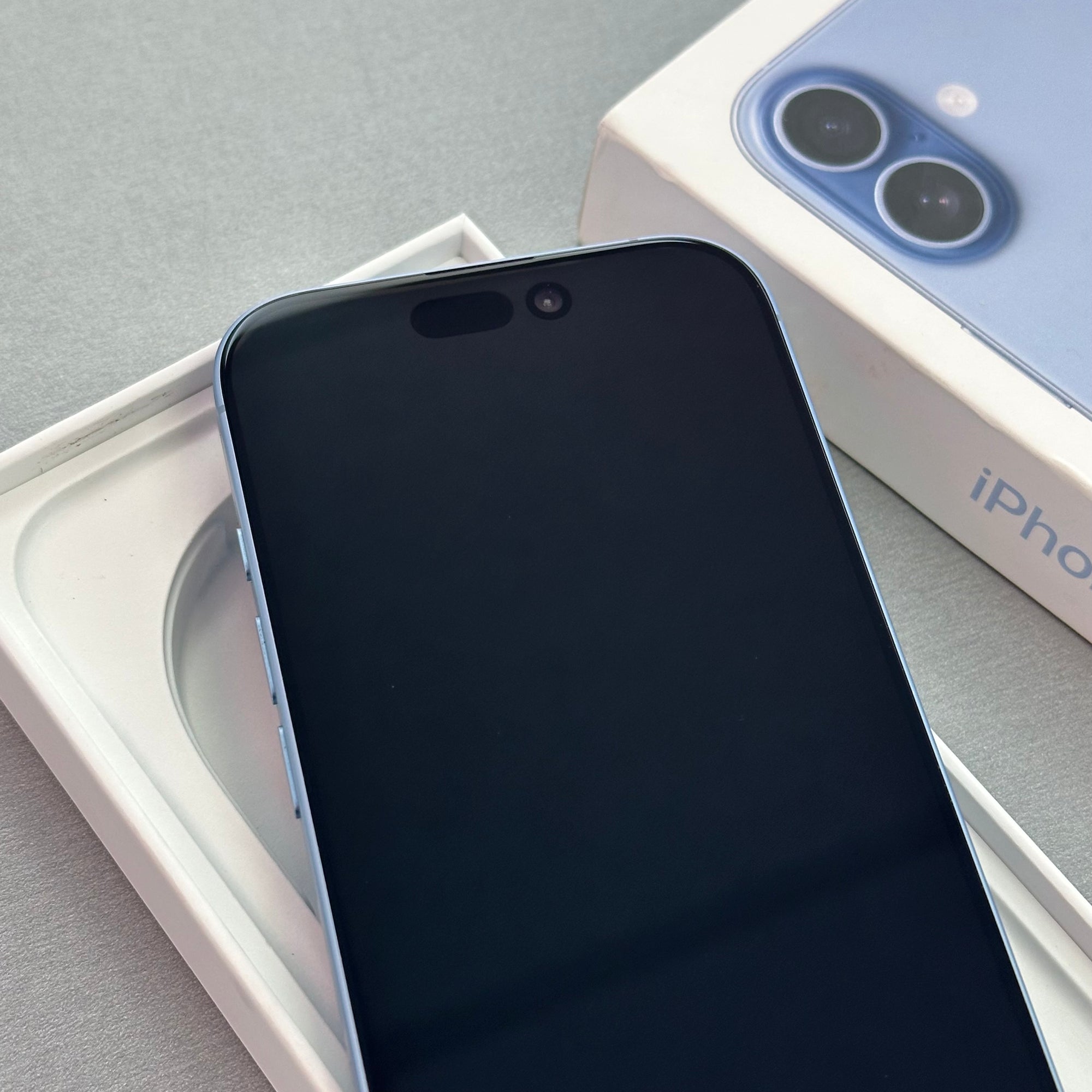 Apple iPhone 17 256GB Mist Blue - Excellent Condition Grade A+