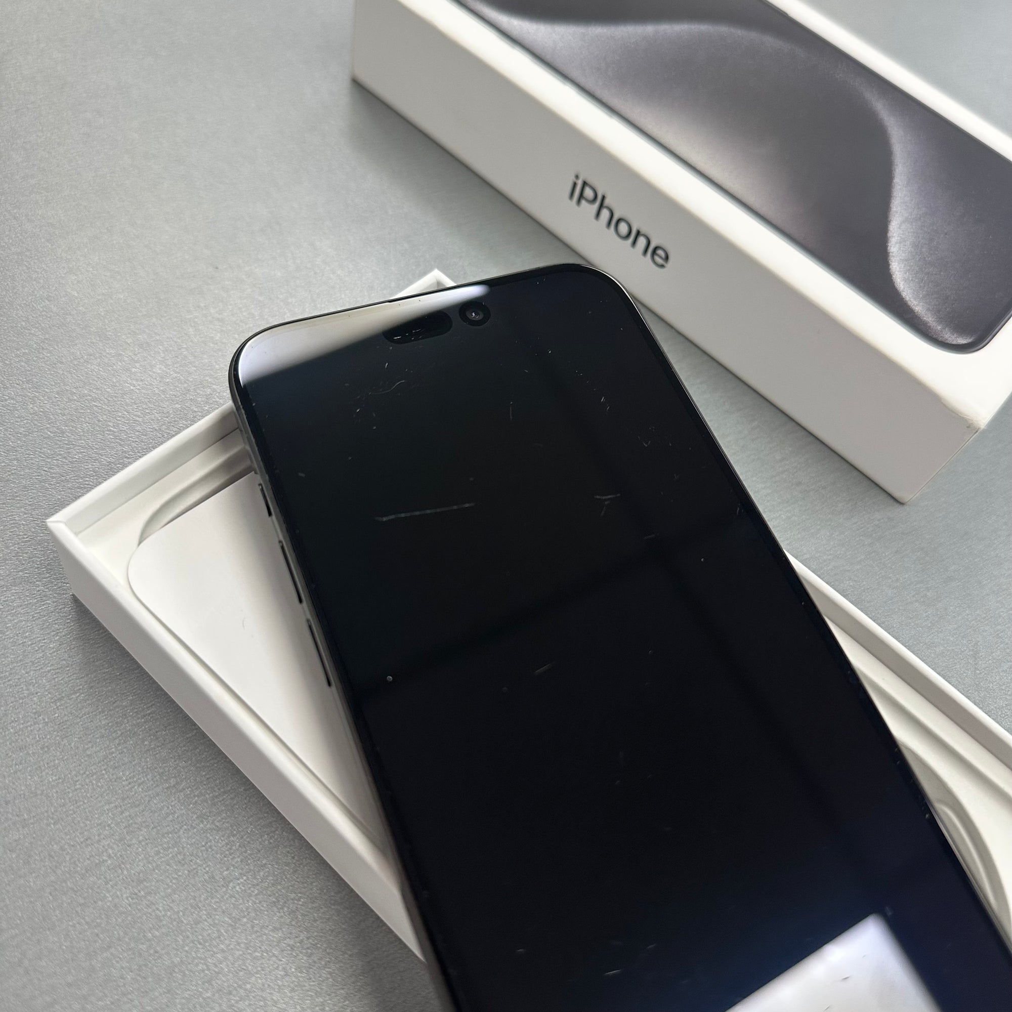 Apple iPhone 15 Pro Max 256GB Black Titanium - 85% Battery Health