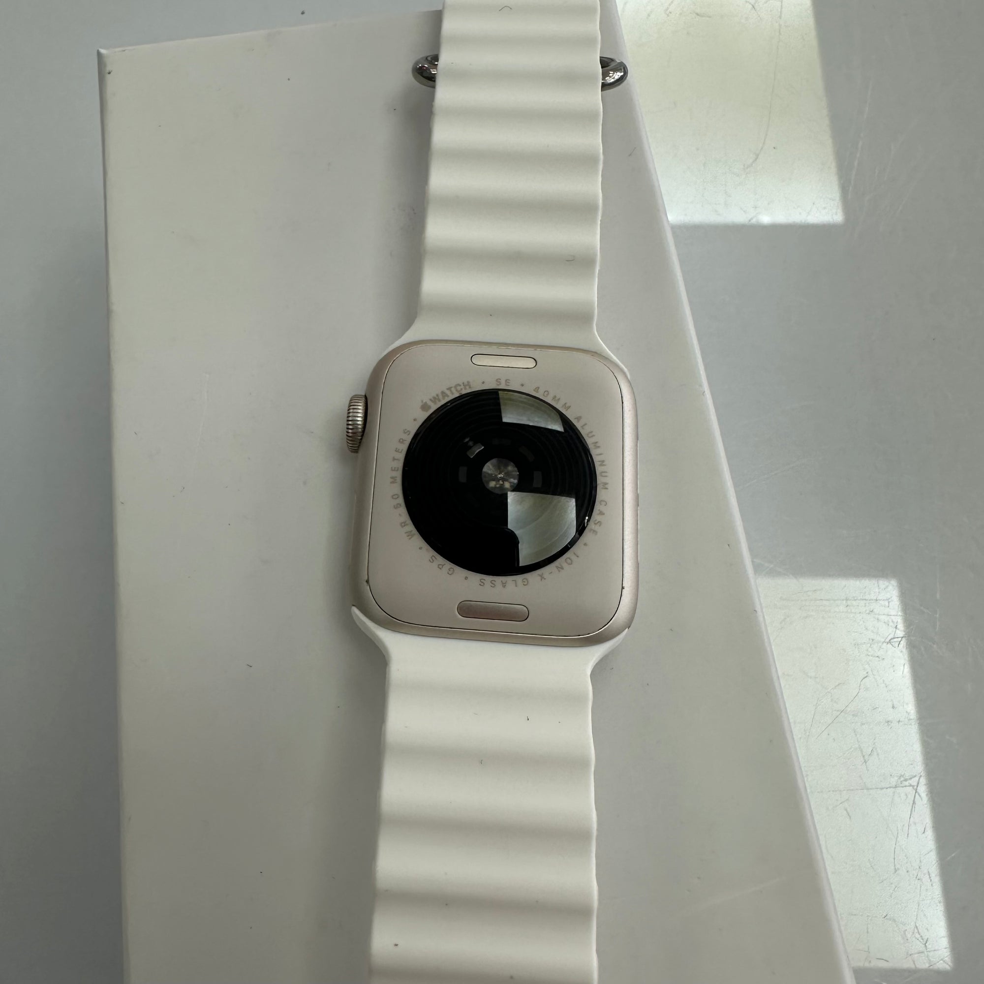 Apple Watch SE (2nd Gen) GPS - 40mm, Starlight Aluminium Case