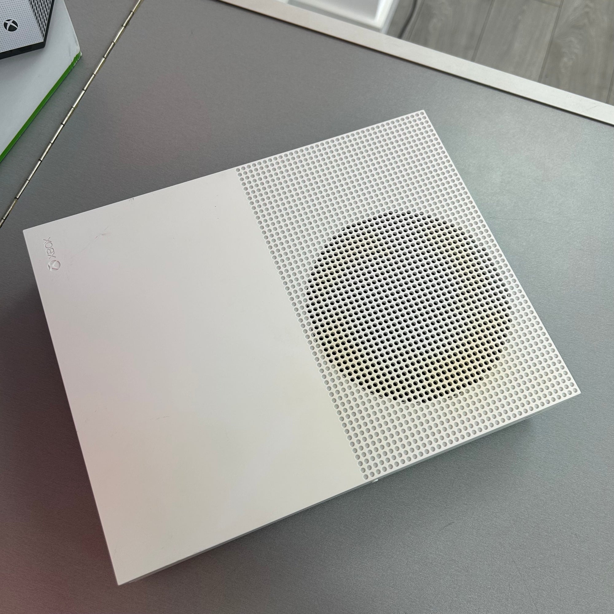 Xbox One S White 500GB - All accessories with box