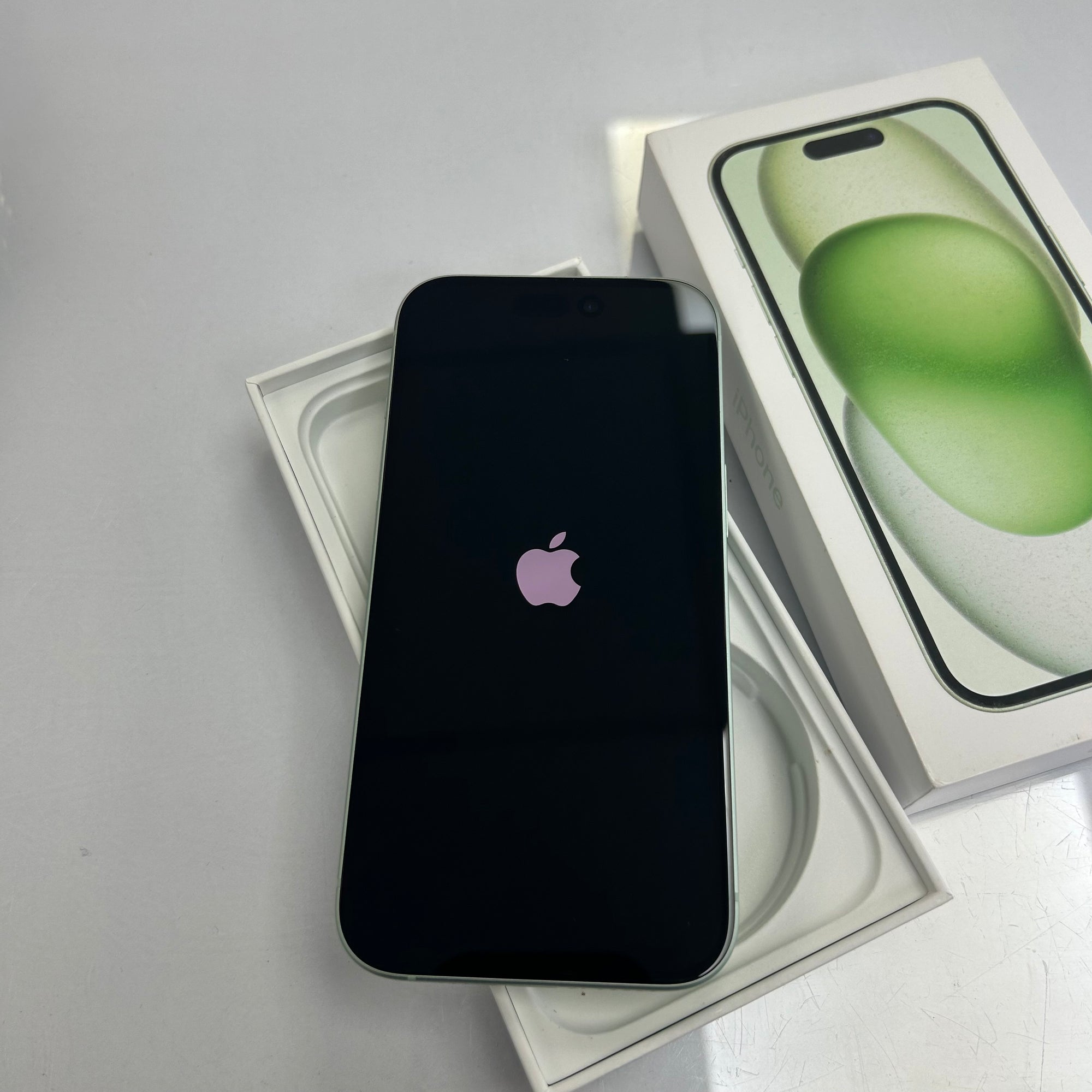 Apple iPhone 15 128GB Green - 100% Battery Health