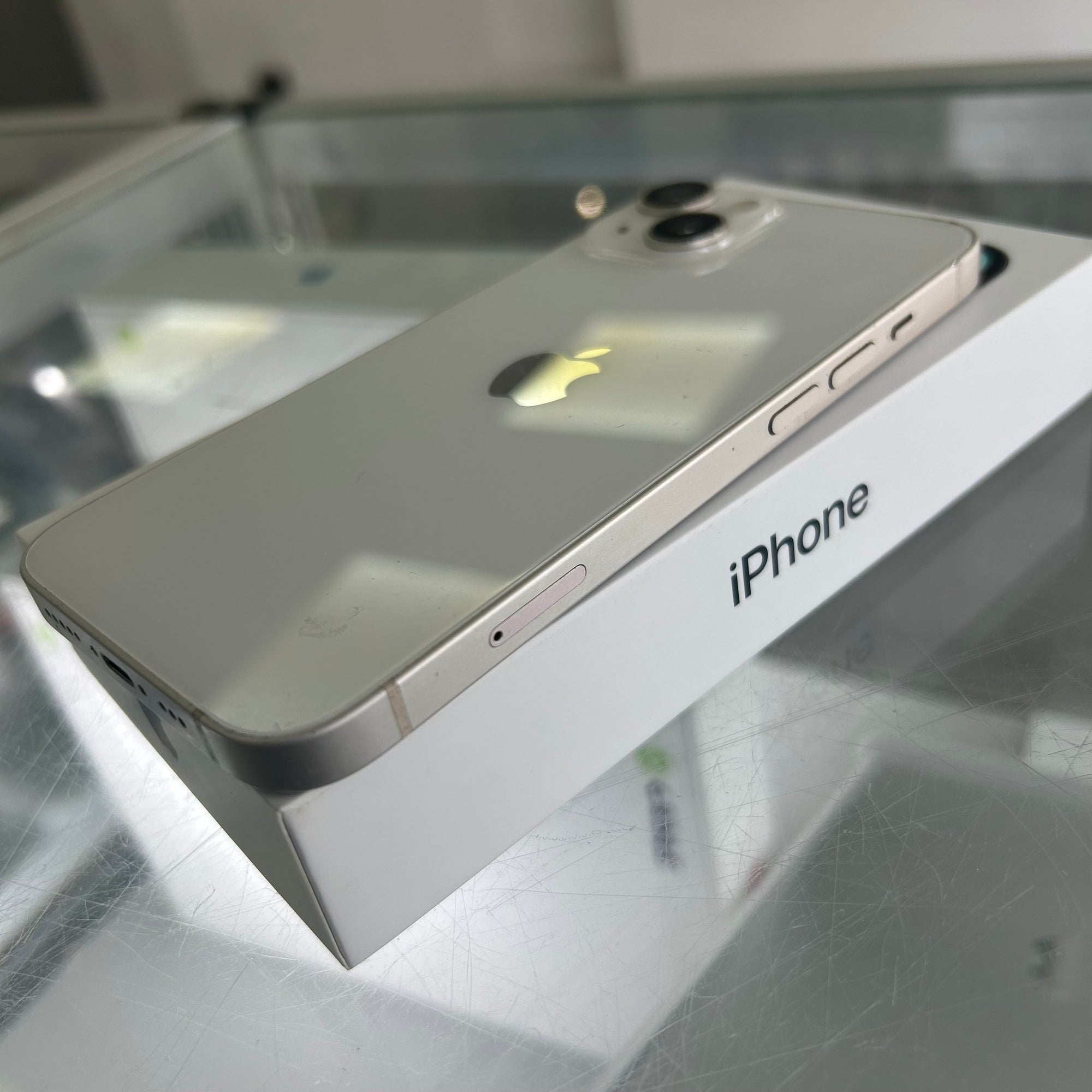 Apple iPhone 14 128GB - White &amp; 100% Battery Health