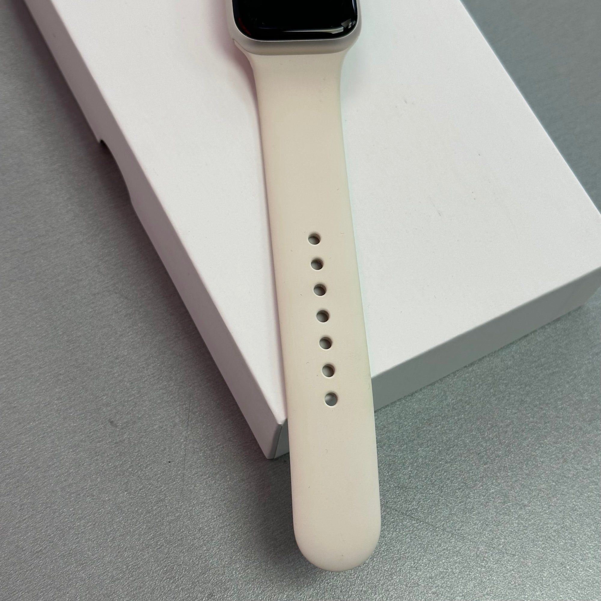 Apple Watch SE 3 40mm 2025 - Starlight Aluminium Case &amp; Starlight Sports Band GPS