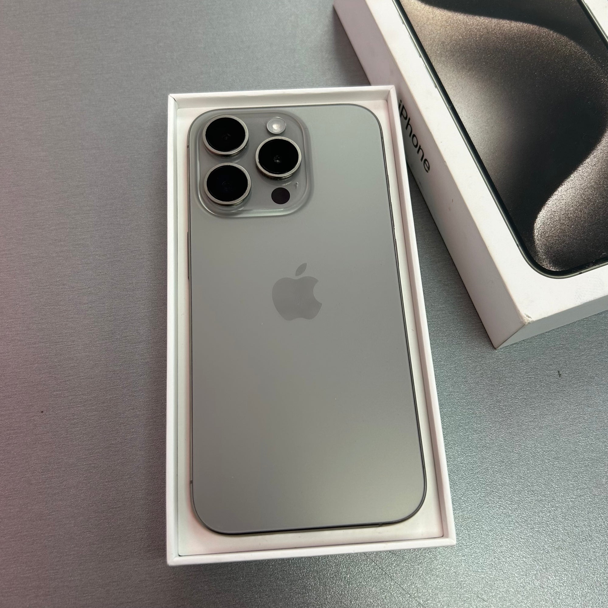 Apple iPhone 15 Pro 256GB Natural Titanium - 95% Battery Health