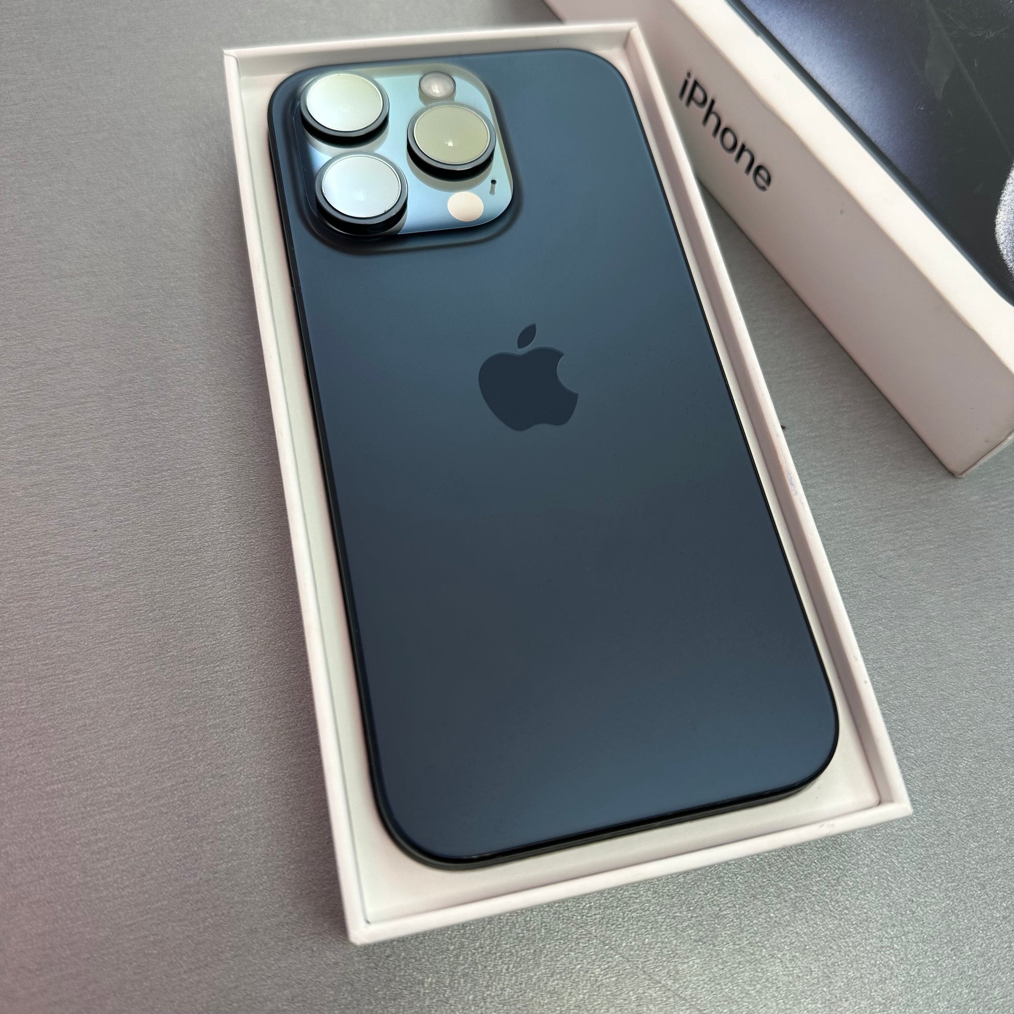Apple iPhone 15 Pro 256GB - Blue Titanium - 100% Battery Health