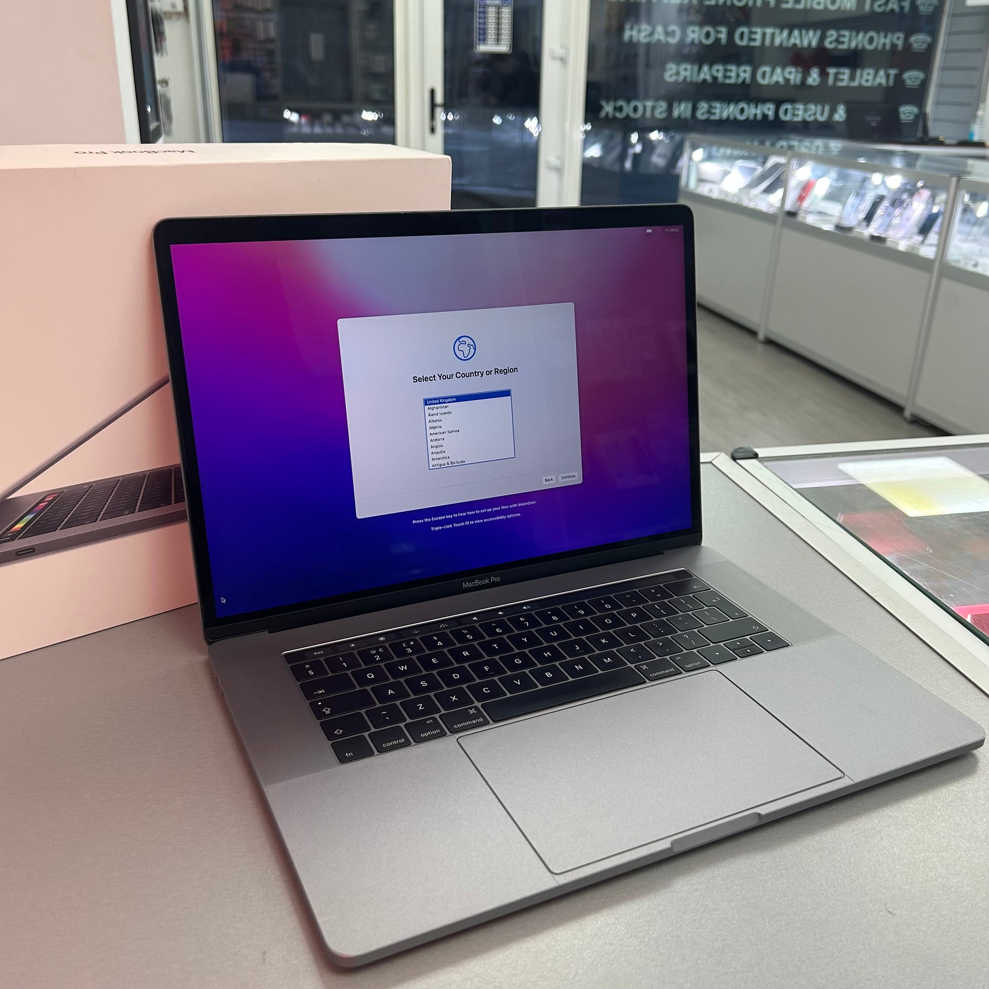 Apple Macbook Pro 15 inch 2016 - i7 2.9GHz, 16GB RAM, 1TB SSD and Brand New Battery