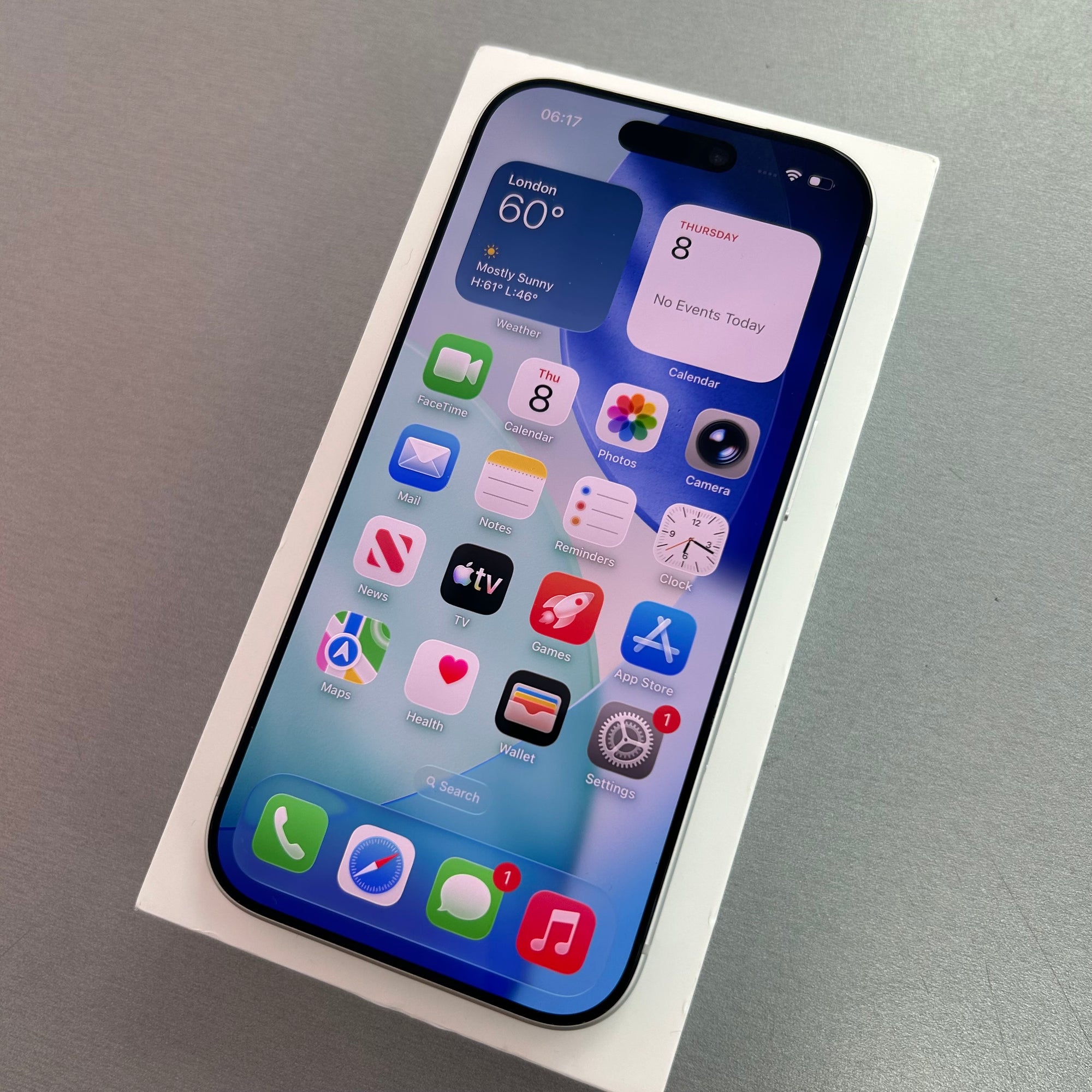 Apple iPhone 17 Pro 256GB Silver - 100% Battery Health like new condition