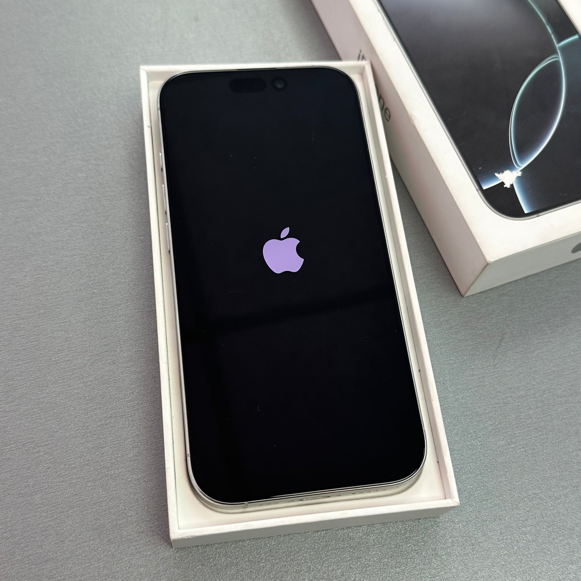 Apple iPhone 16 Pro White Titanium 128GB - 100% Battery Health