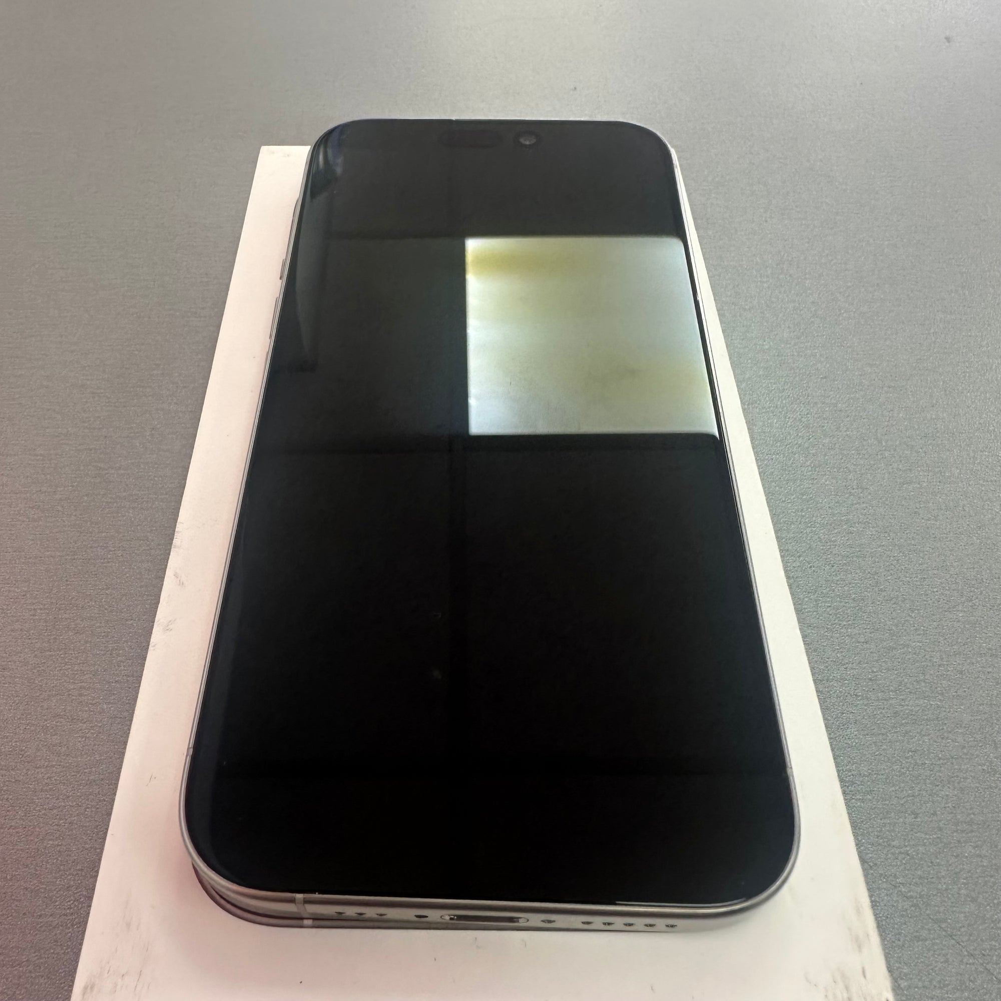 Apple iPhone 15 Pro 128GB - White Titanium - 100% Battery Health