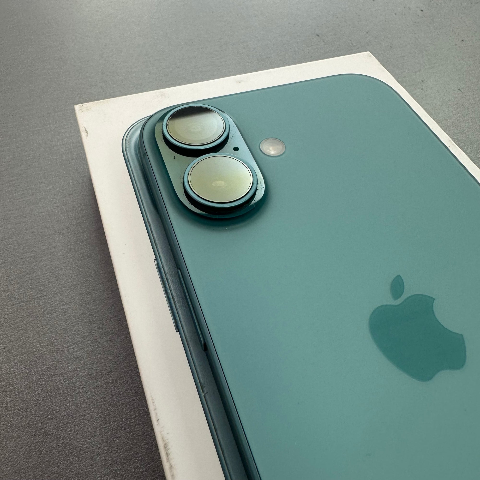 Apple iPhone 16 128GB Teal - 96% Battery Health