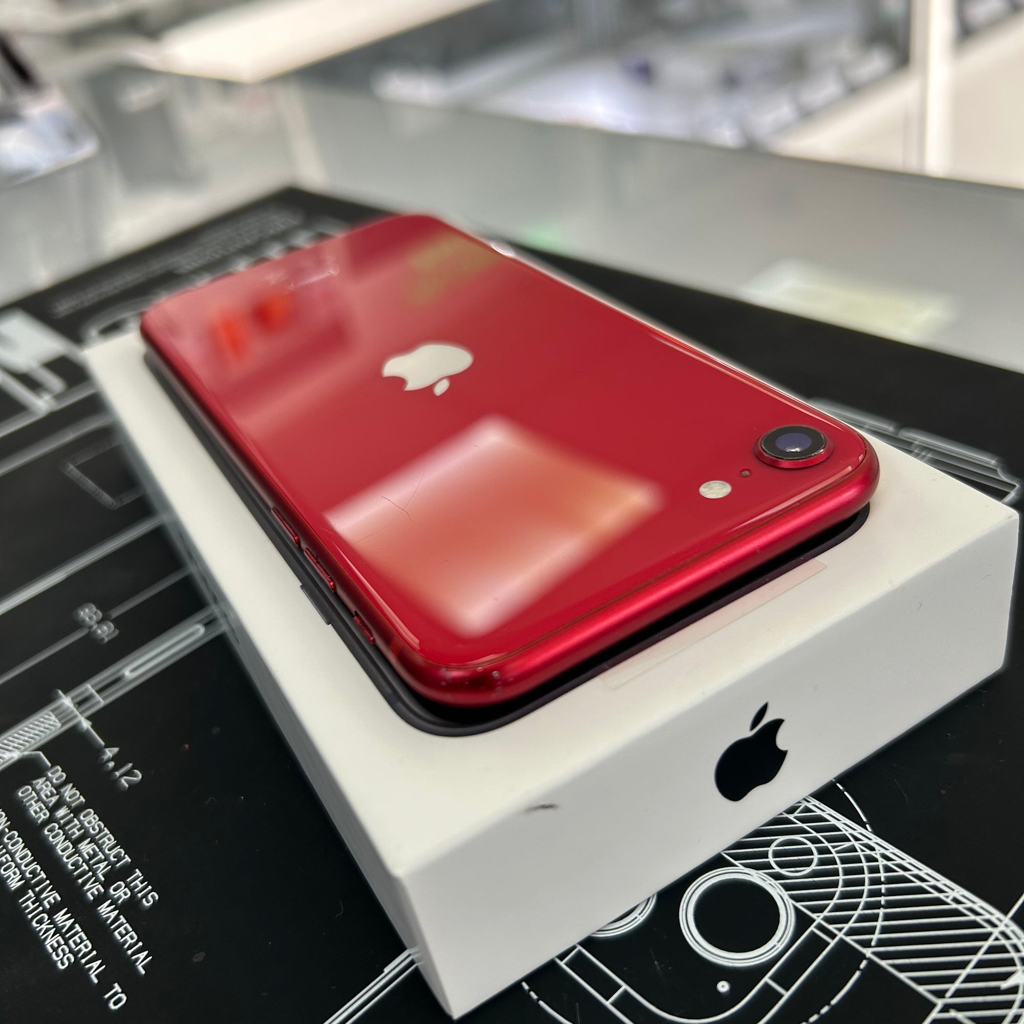 Apple iPhone SE 2020 128GB Red - 100% Battery Health