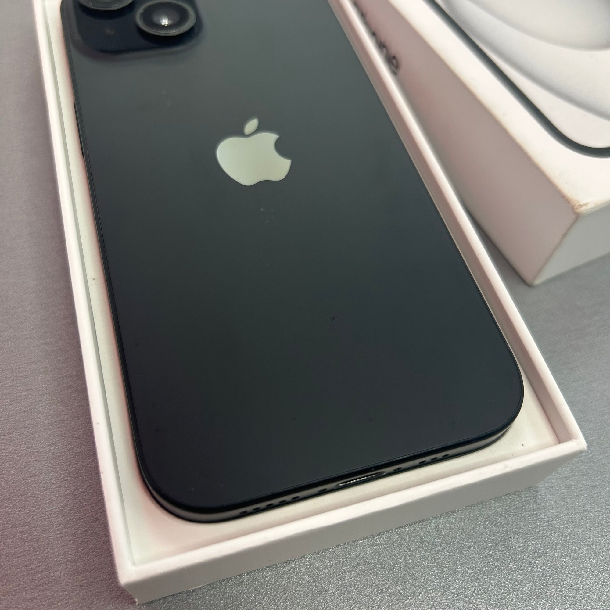 Apple iPhone 15 128GB Black - 87% Battery Health