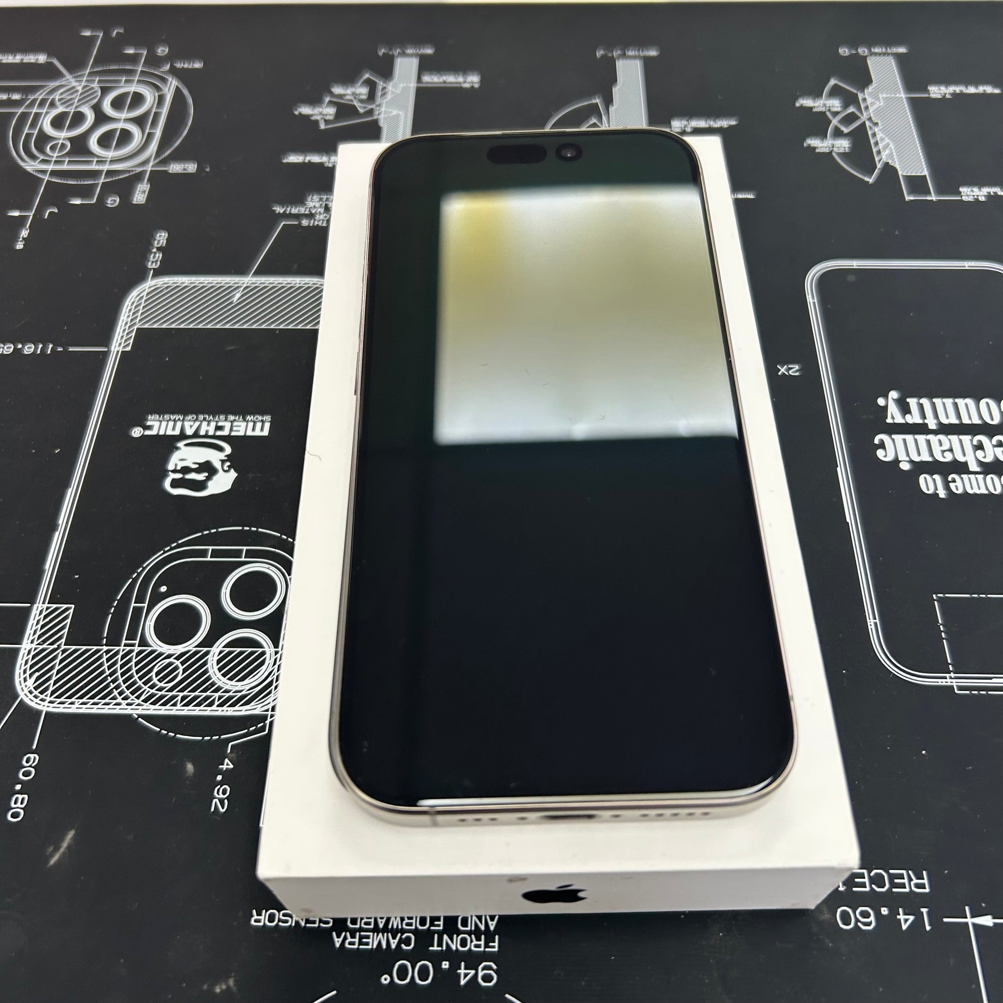 Apple iPhone 15 Pro 128GB - Natural Titanium - 100% Battery Health