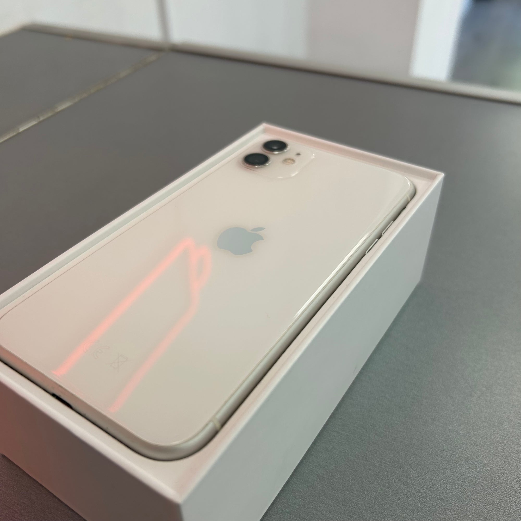 iPhone 11 White 64GB 100% Battery Health
