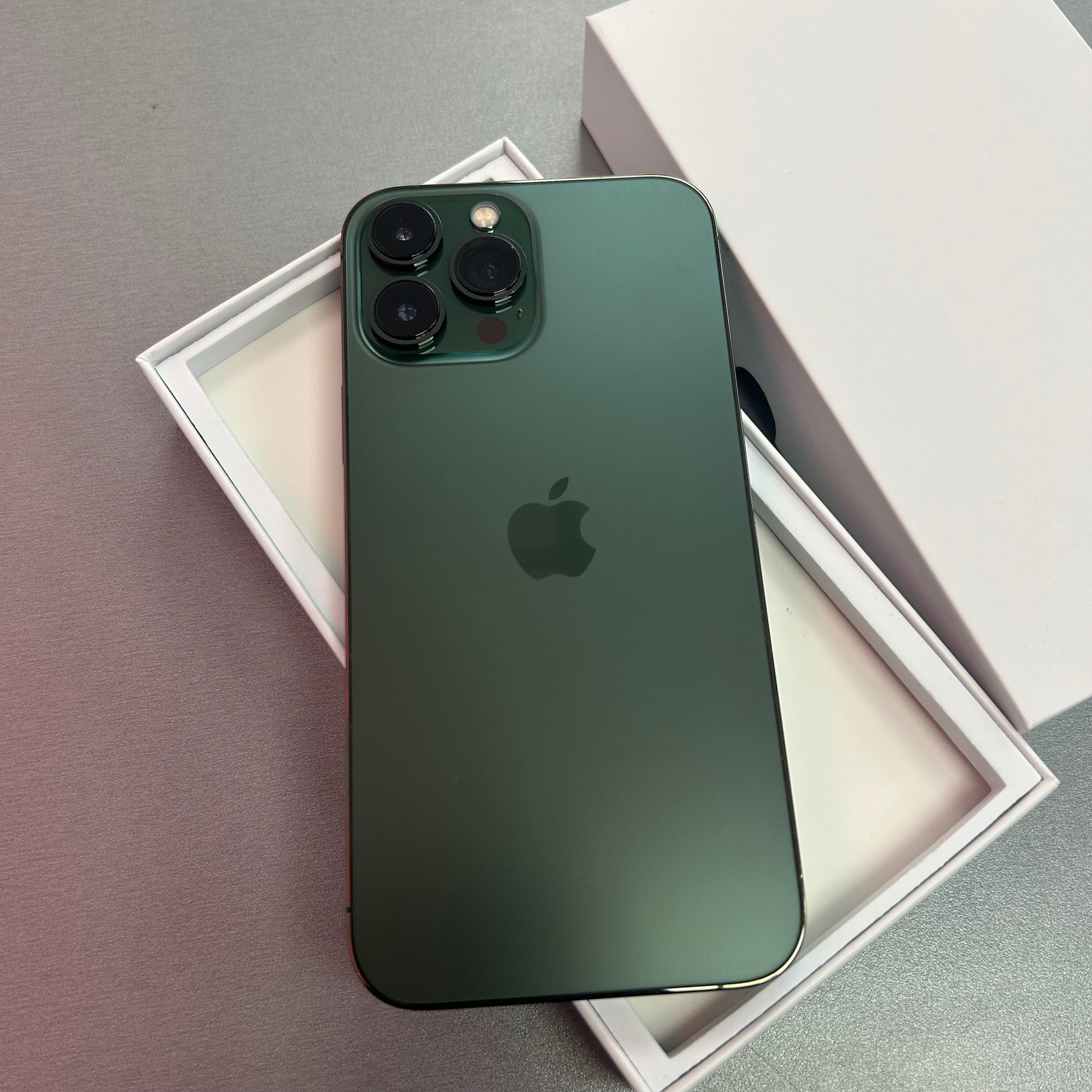 Apple iPhone 13 Pro Max 6.7” 128GB Alpine Green - 100% Battery Health