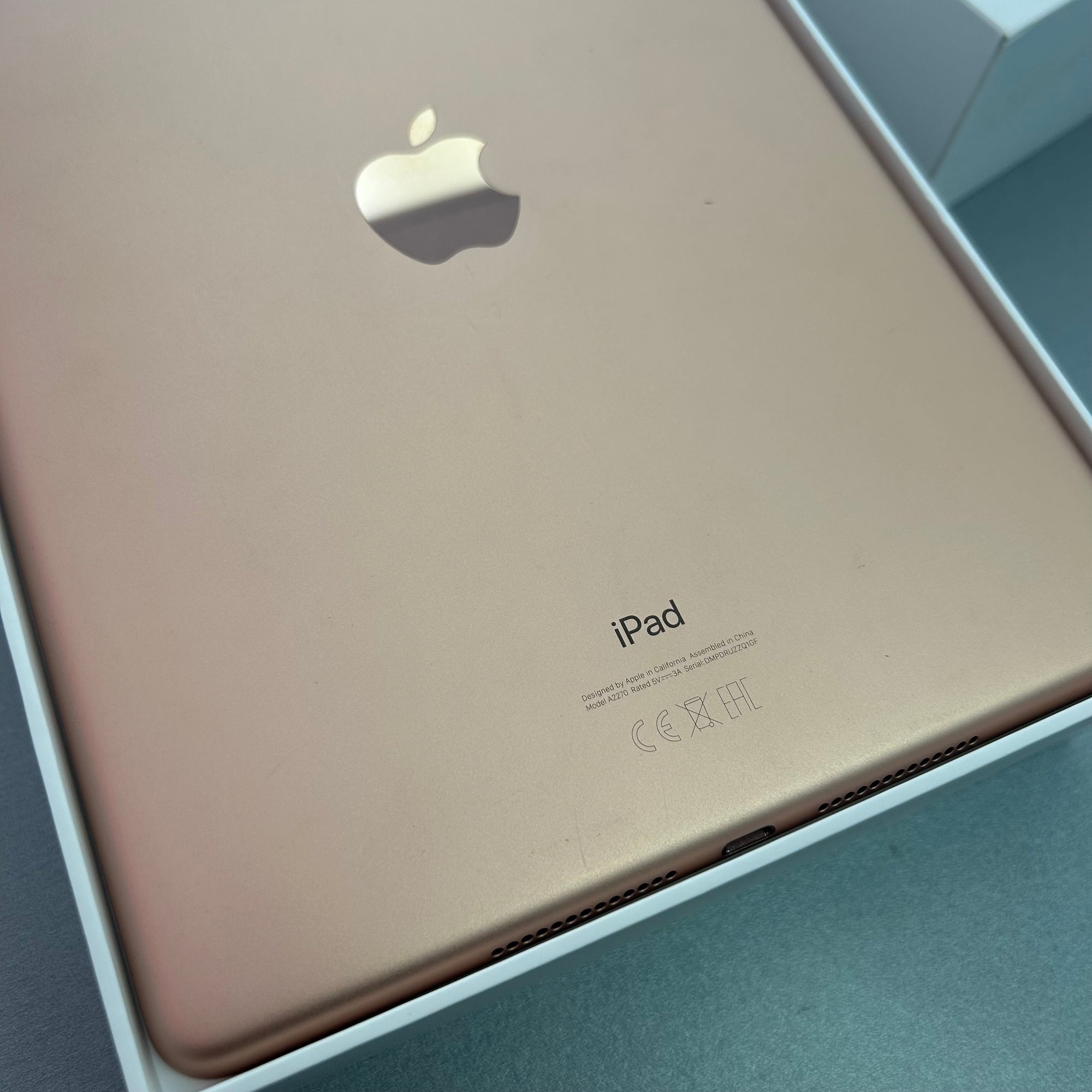 Apple iPad 8th Generation - 32GB Rose Gold Wi-Fi with Keyboard